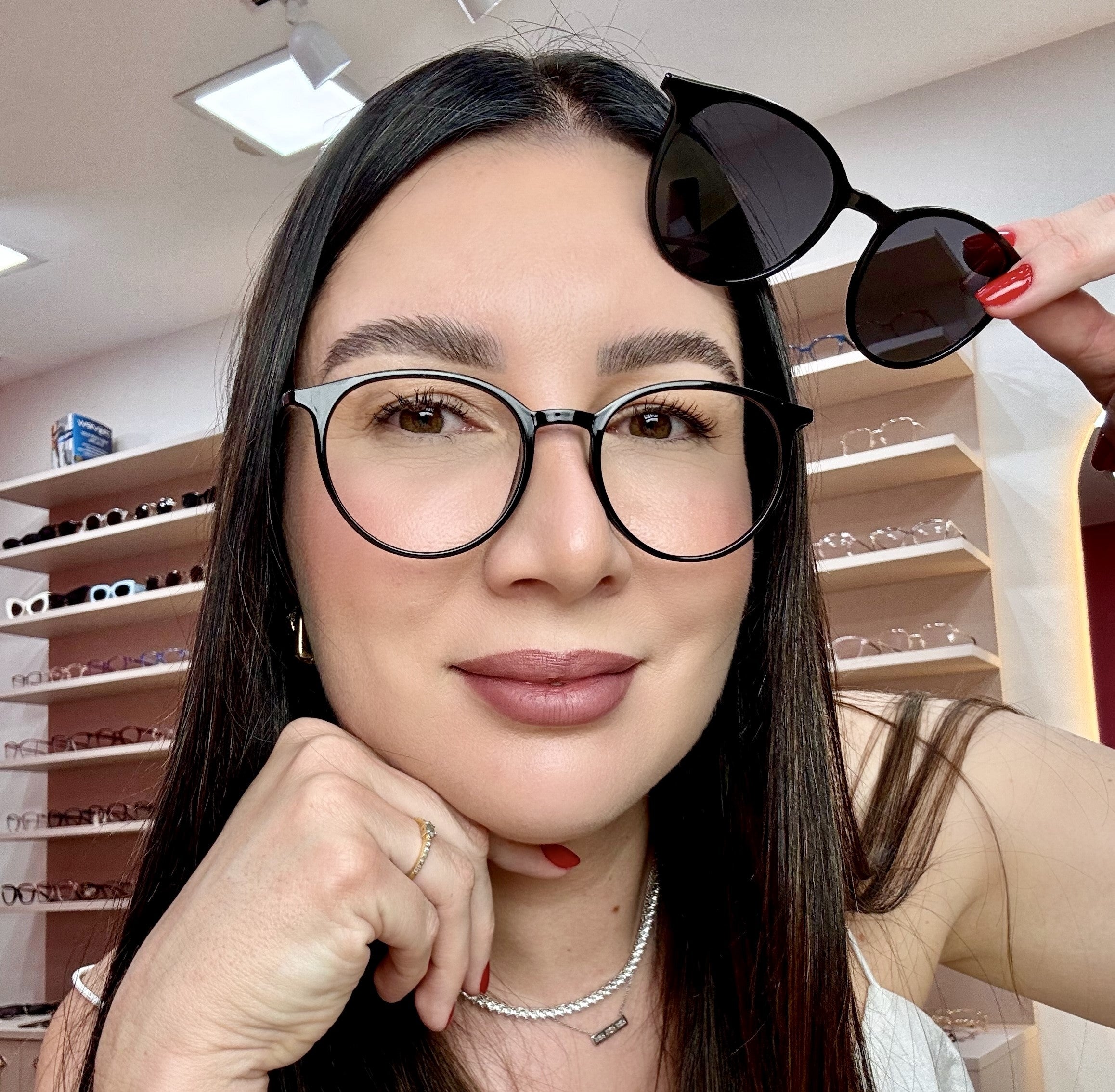 files/oculos_de-Grau_kessy_193_preto_clip_rosto.jpg