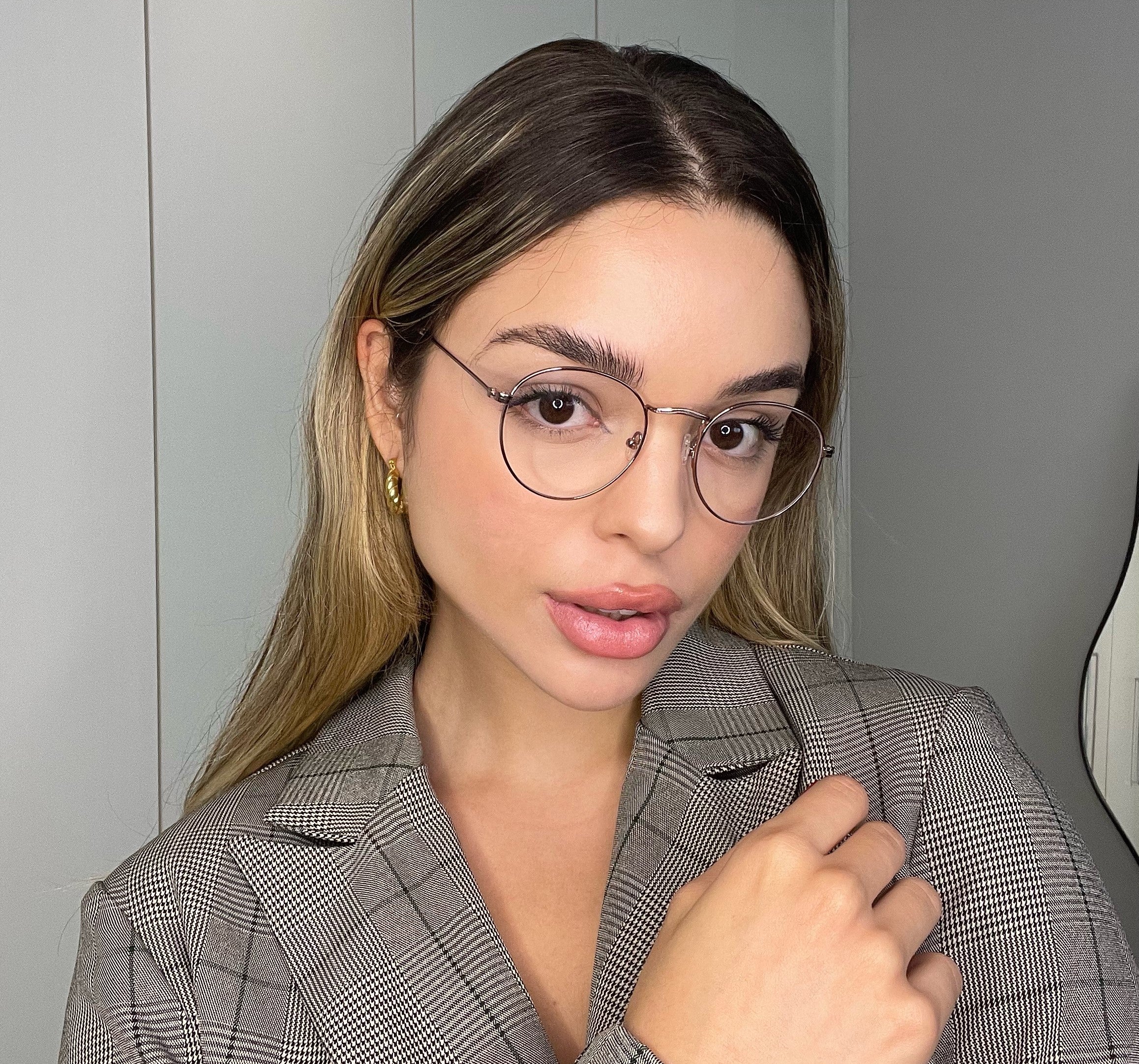 files/oculos_de-grau_kessy_152_rose_rosto.jpg