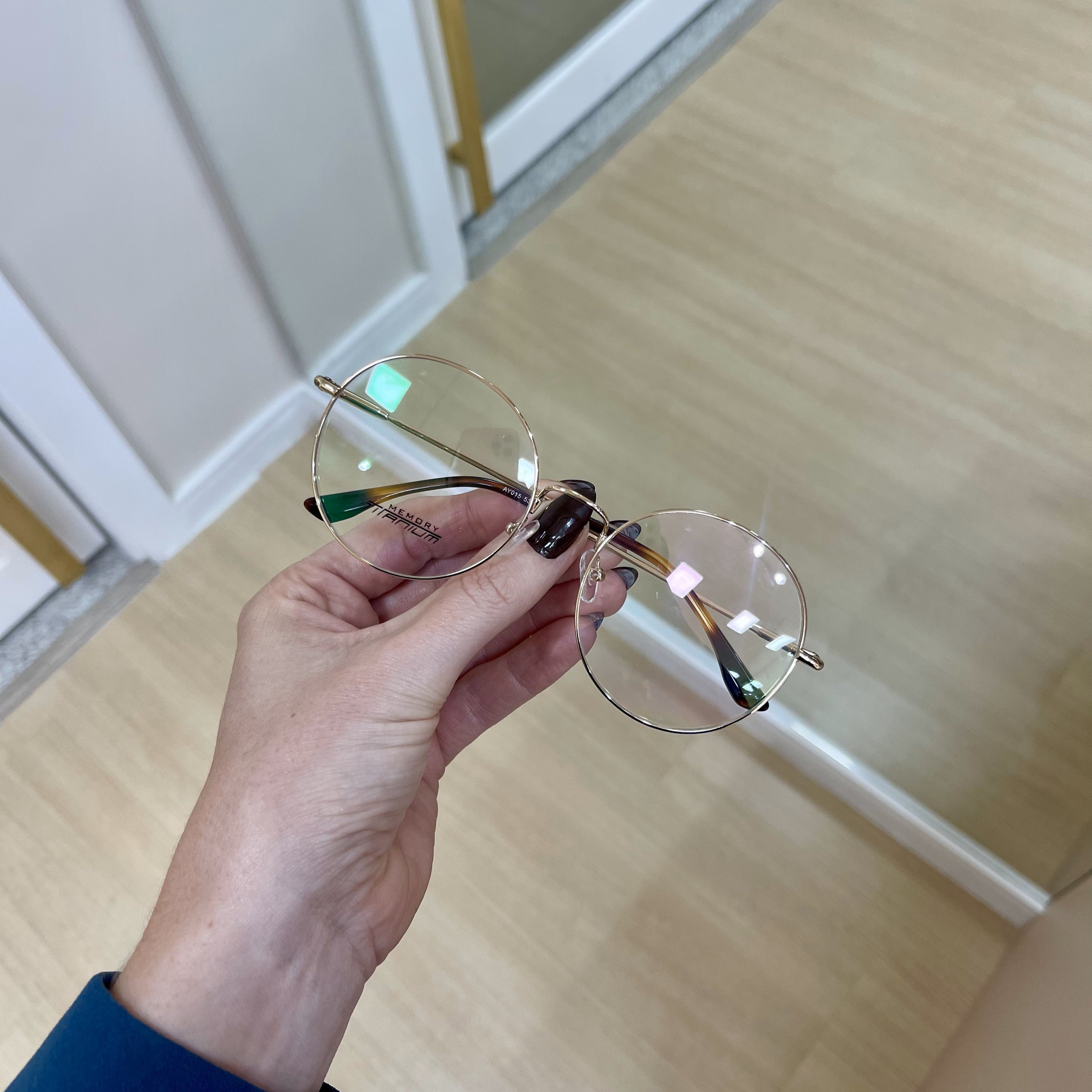 files/oculos_de_grau_feminino_kessy_157_dourado_demi.jpg