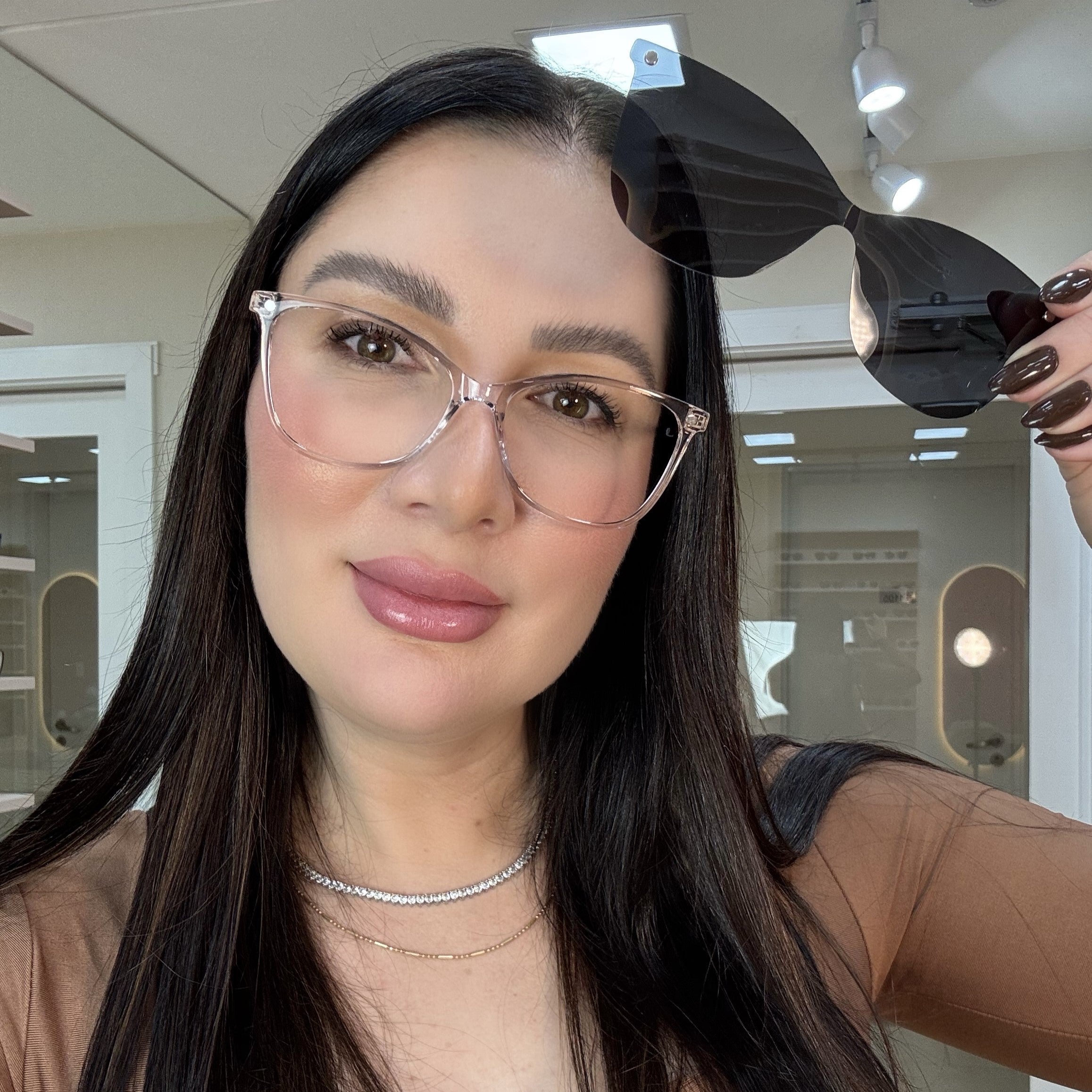 files/oculos_de_grau_feminino_kessy_323_azul_degrade_rosto.jpg