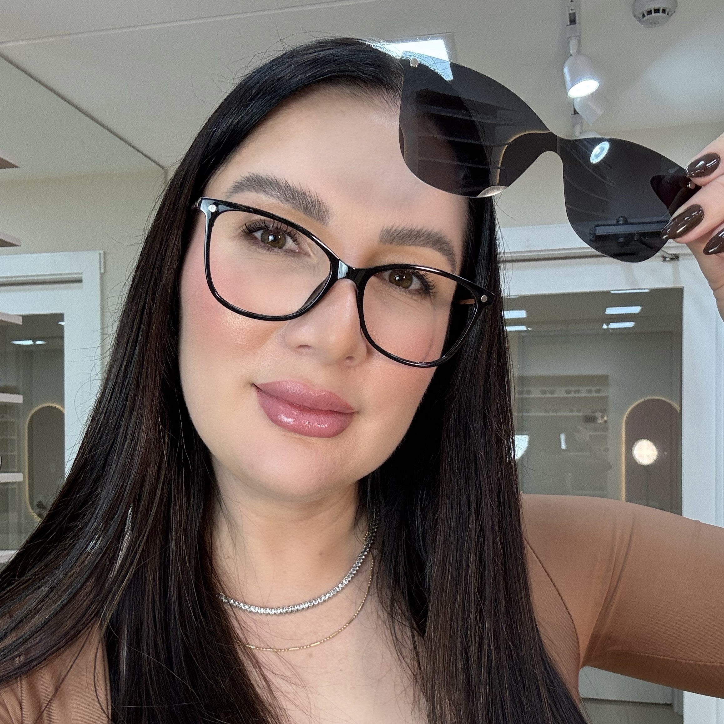 files/oculos_de_grau_feminino_kessy_323_preto_rosto.jpg