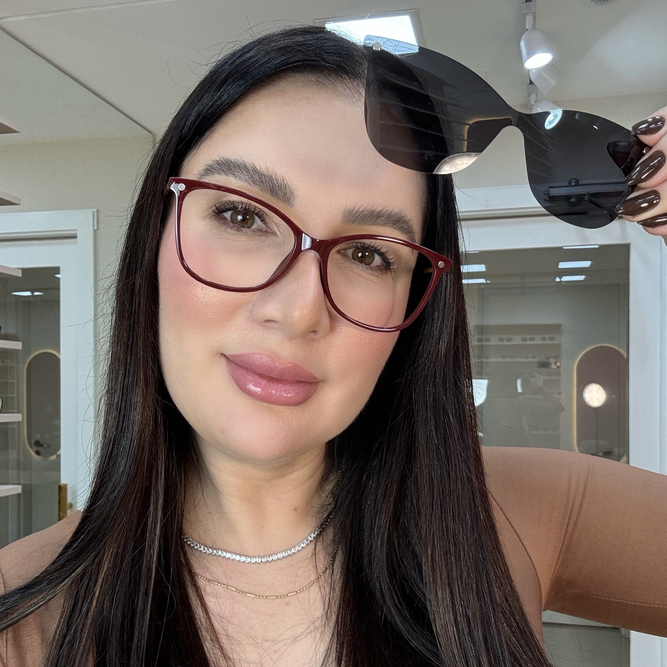 files/oculos_de_grau_feminino_kessy_323_vinho_rosto.jpg