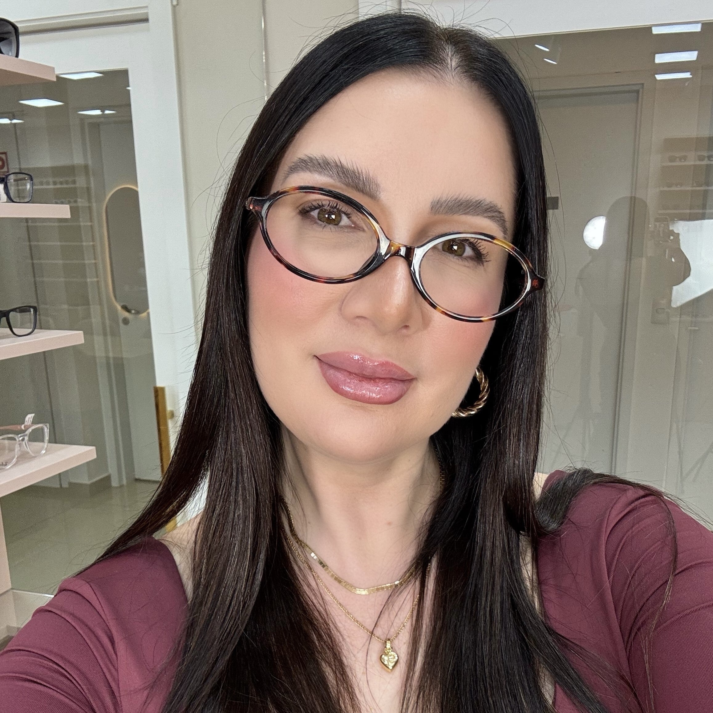 files/oculos_de_grau_feminino_kessy_345_demi_rosto.jpg