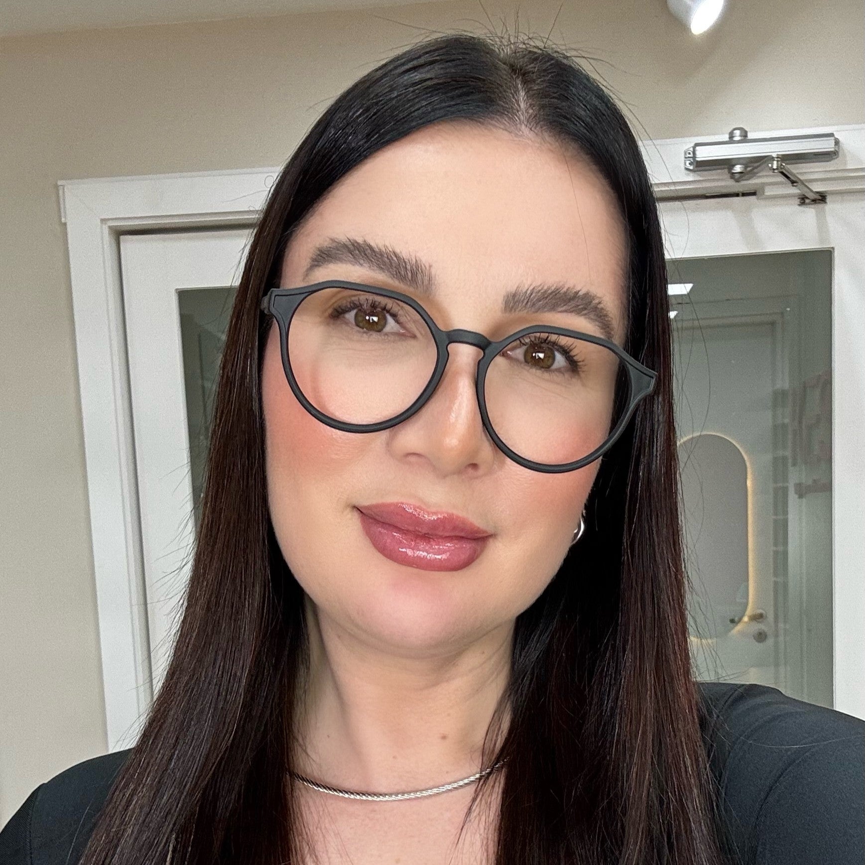 files/oculos_de_grau_feminino_kessy_708_preto_fosco_rosto.jpg