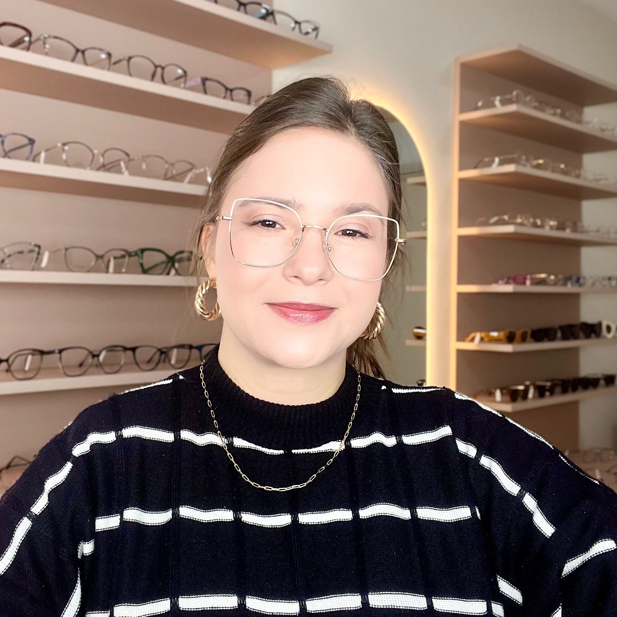 files/oculos_de_grau_kessy_488_dourado_eb66b7c0-8724-42de-8a55-0b8060a9f4af.heic