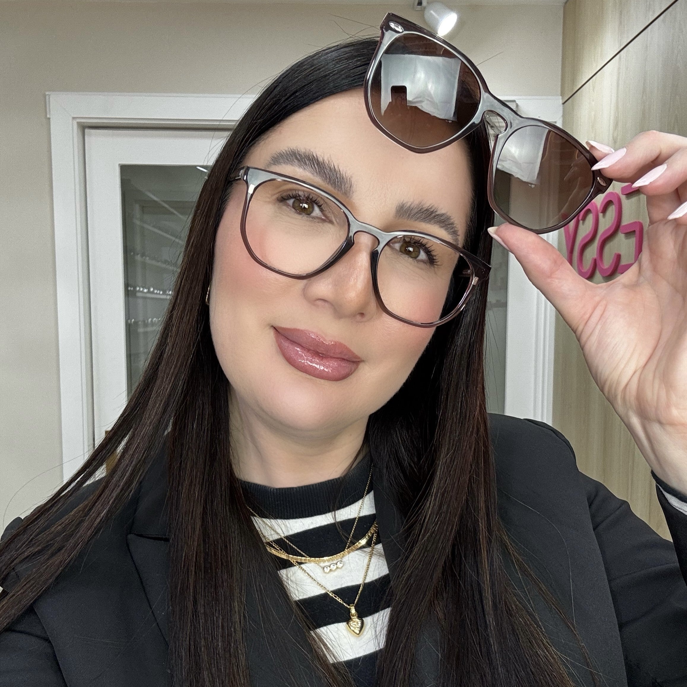 files/oculos_de_grau_kessy_feminino_250_marrom.jpg