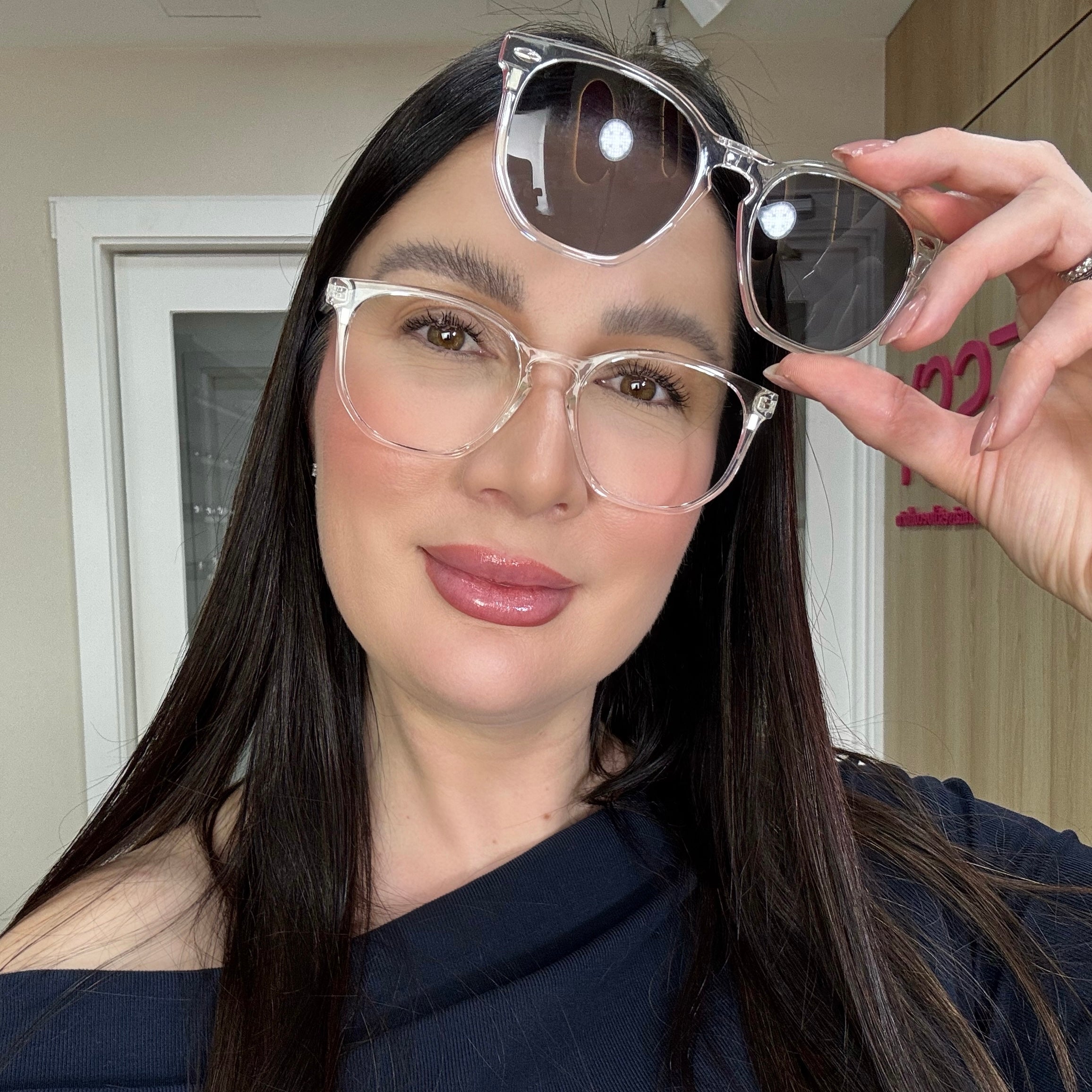 files/oculos_de_grau_kessy_feminino_250_transparente_rose_rosto.jpg