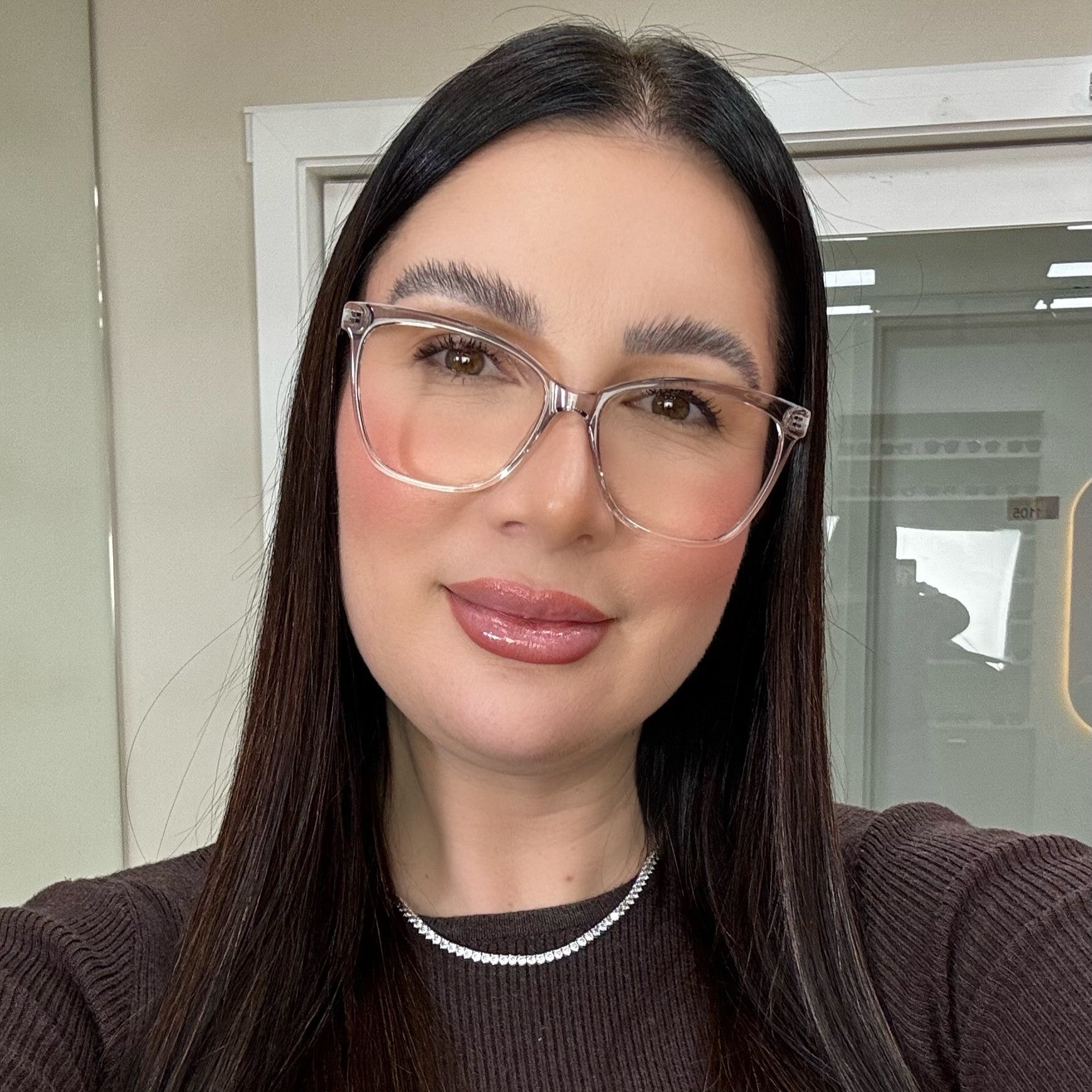 files/oculos_de_grau_kessy_feminino_271_cinza_degrade_rosto.jpg