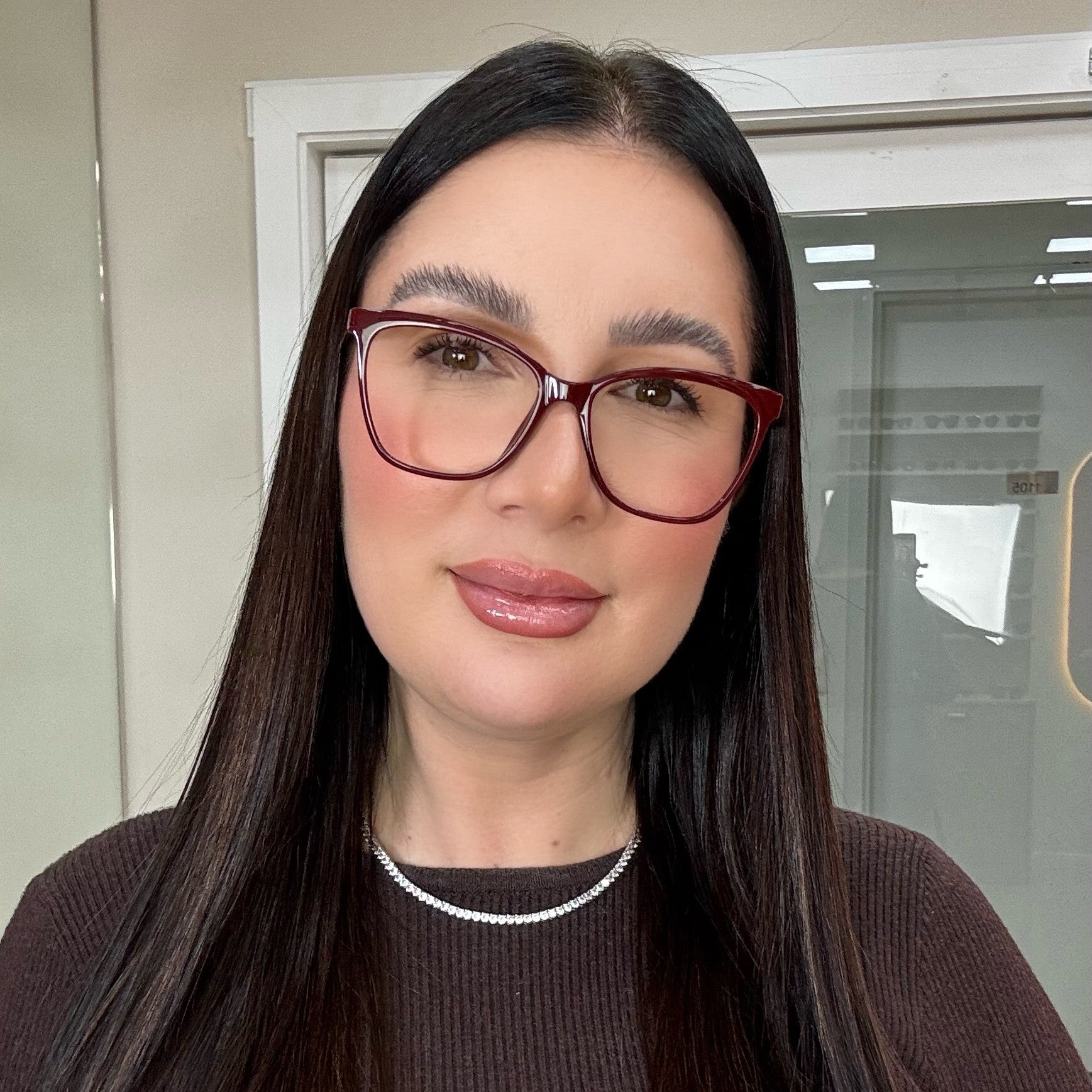 files/oculos_de_grau_kessy_feminino_271_vinho_rosto.jpg