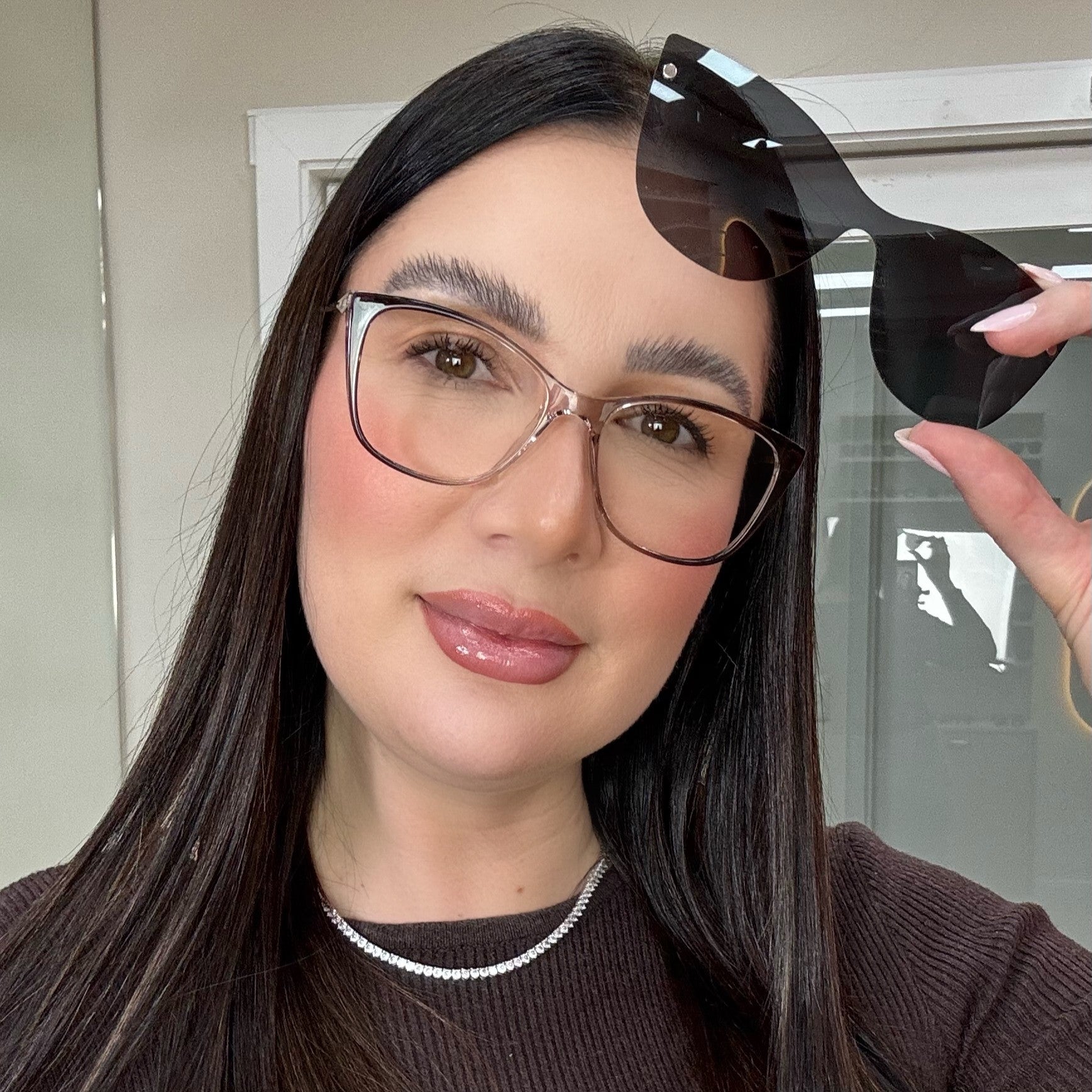 files/oculos_de_grau_kessy_feminino_291_marrom_degrade_rosto.jpg