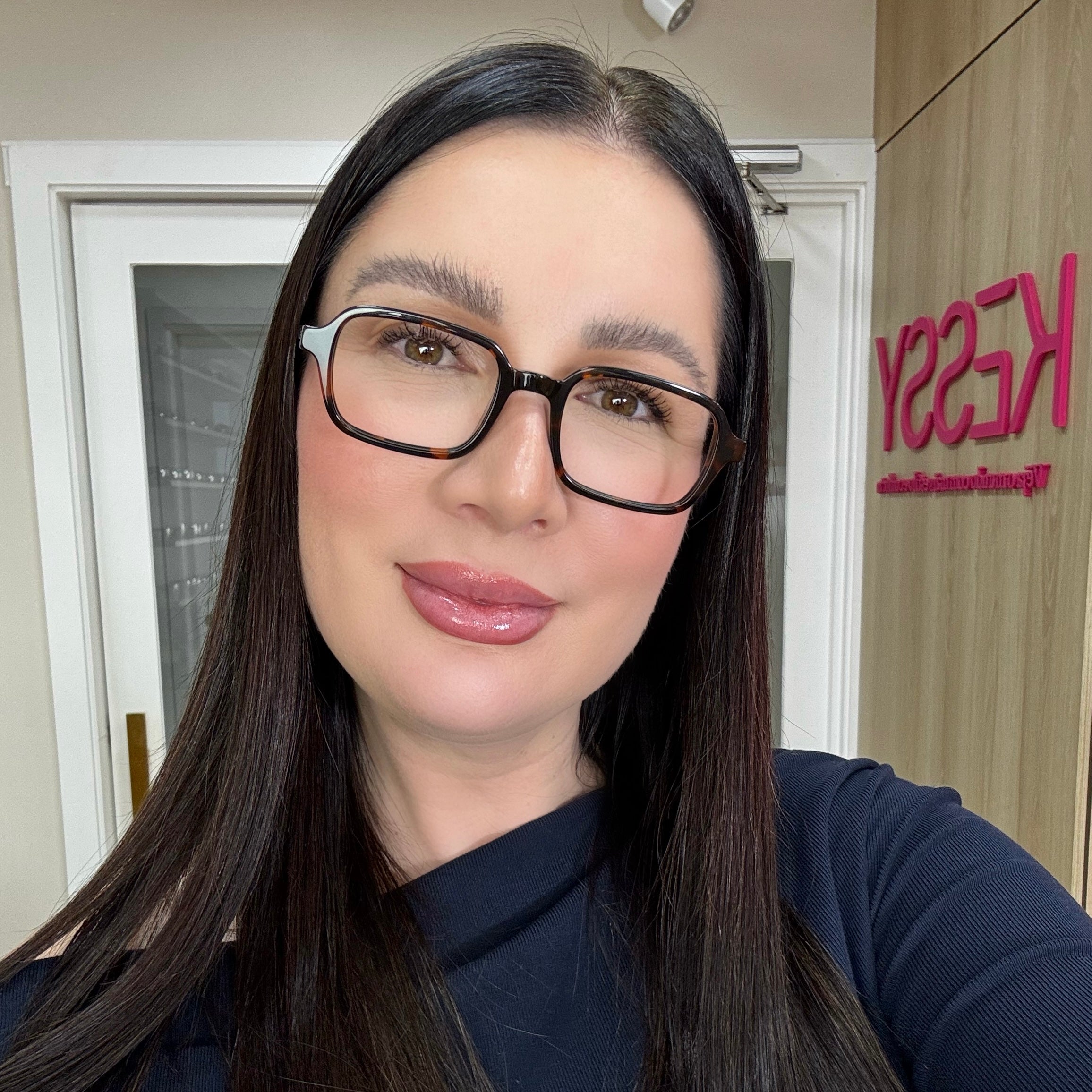 files/oculos_de_grau_kessy_feminino_346_demi_rosto.jpg