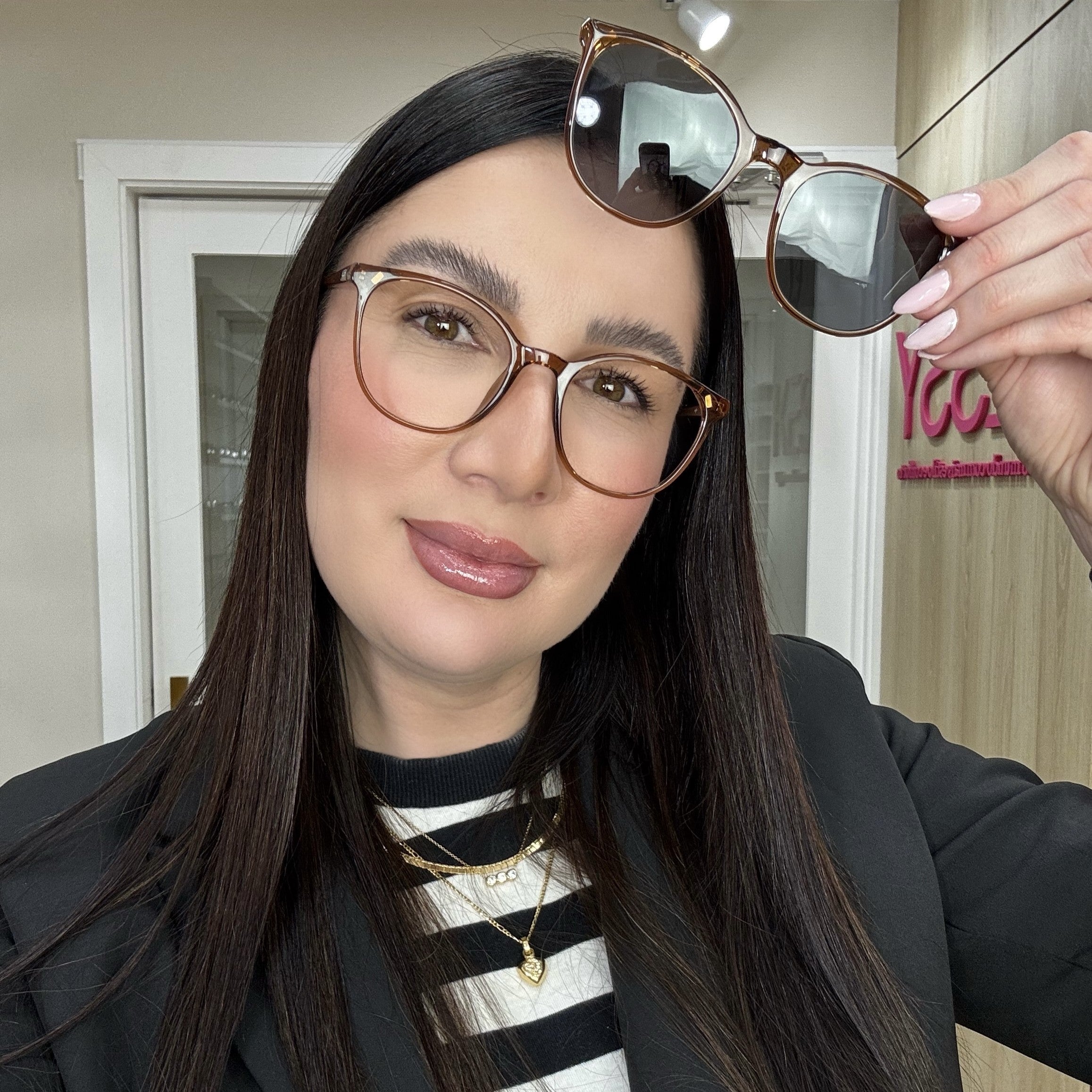 files/oculos_de_grau_kessy_feminino_937_marrom_597ad00c-5eea-4108-96fb-6a019f6f4f53.jpg