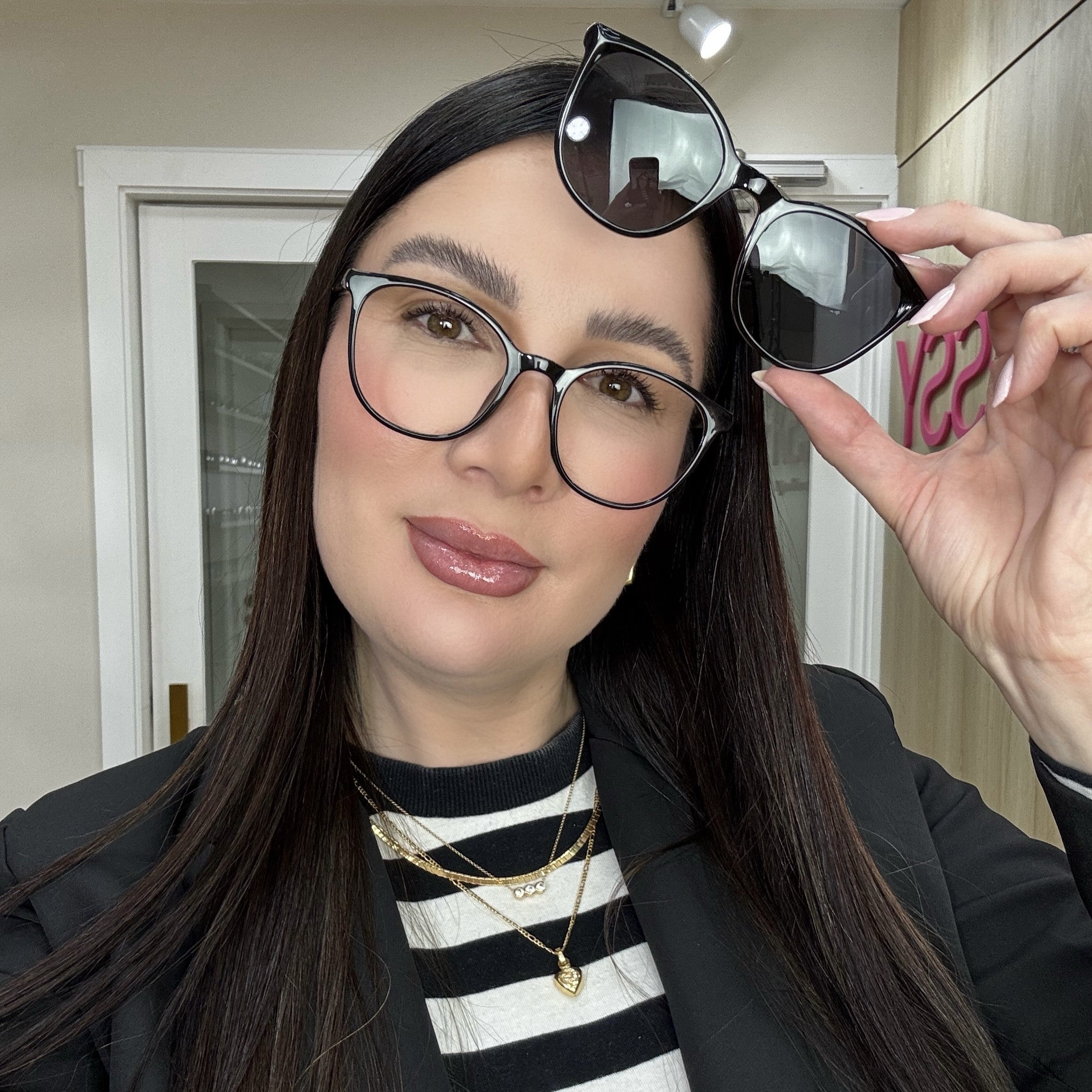 files/oculos_de_grau_kessy_feminino_937_preto_77bd3441-04f2-43a7-9479-13513f387c5b.jpg