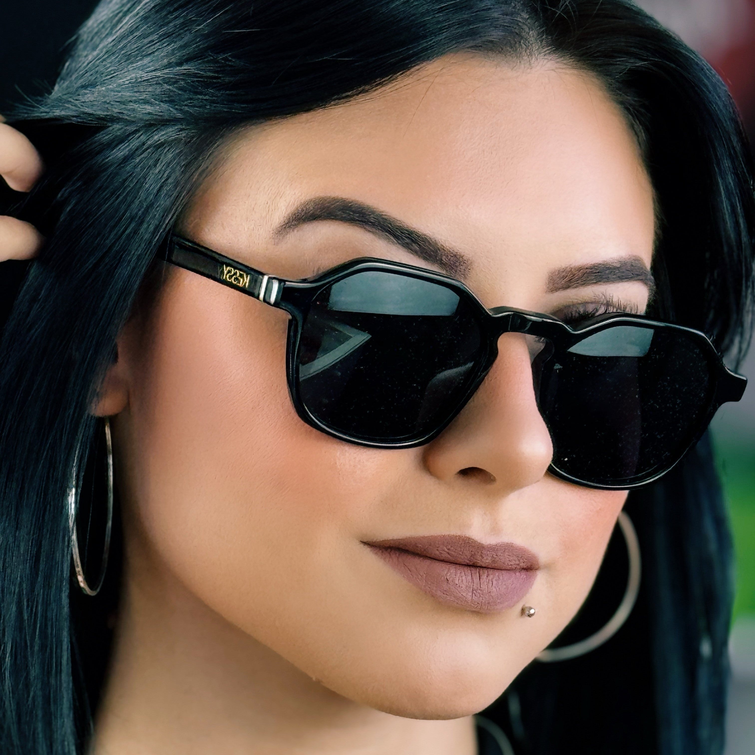 files/oculos_de_sol_kessy_ale_preto_619b2e19-b248-4477-8df7-9203ab1f36b5.jpg