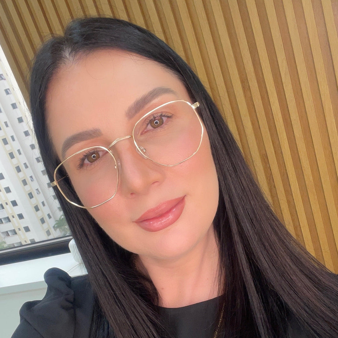 files/1004666_oculos-de-grau-kessy-956-dourado_z5_638321273907968838.jpg