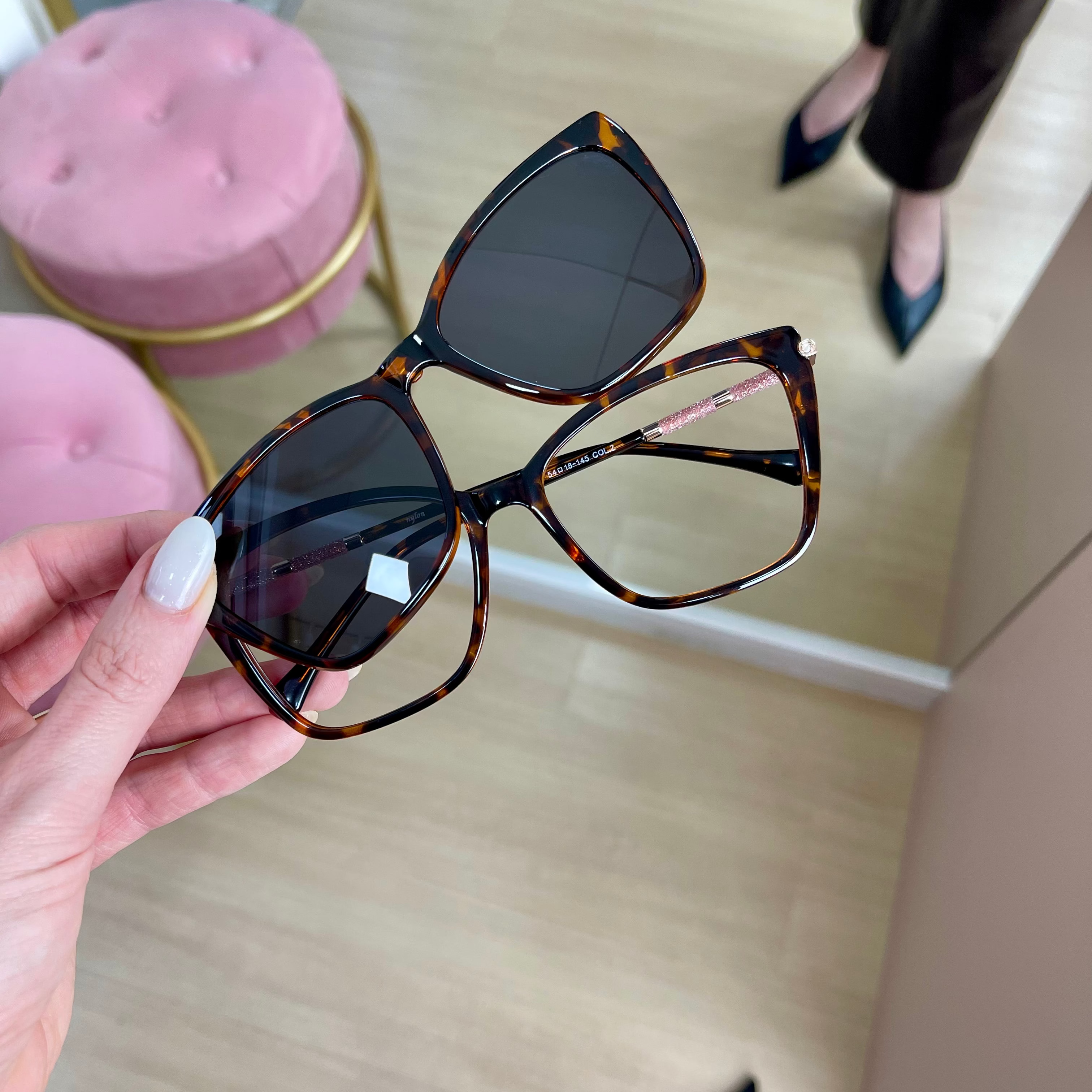 files/oculos_de_grau_Kessy_feminino_286_demi_1.heic