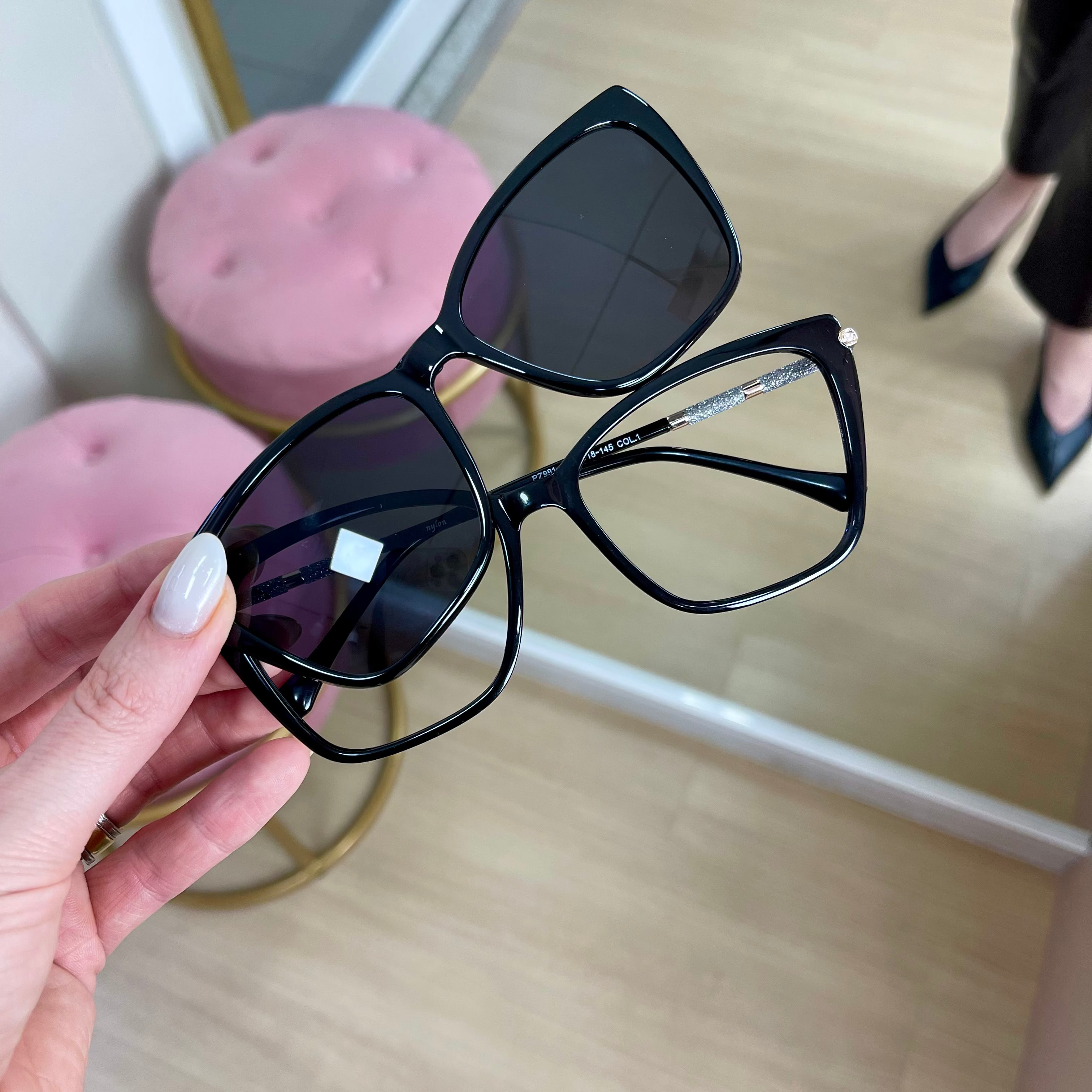 files/oculos_de_grau_Kessy_feminino_286_preto.heic