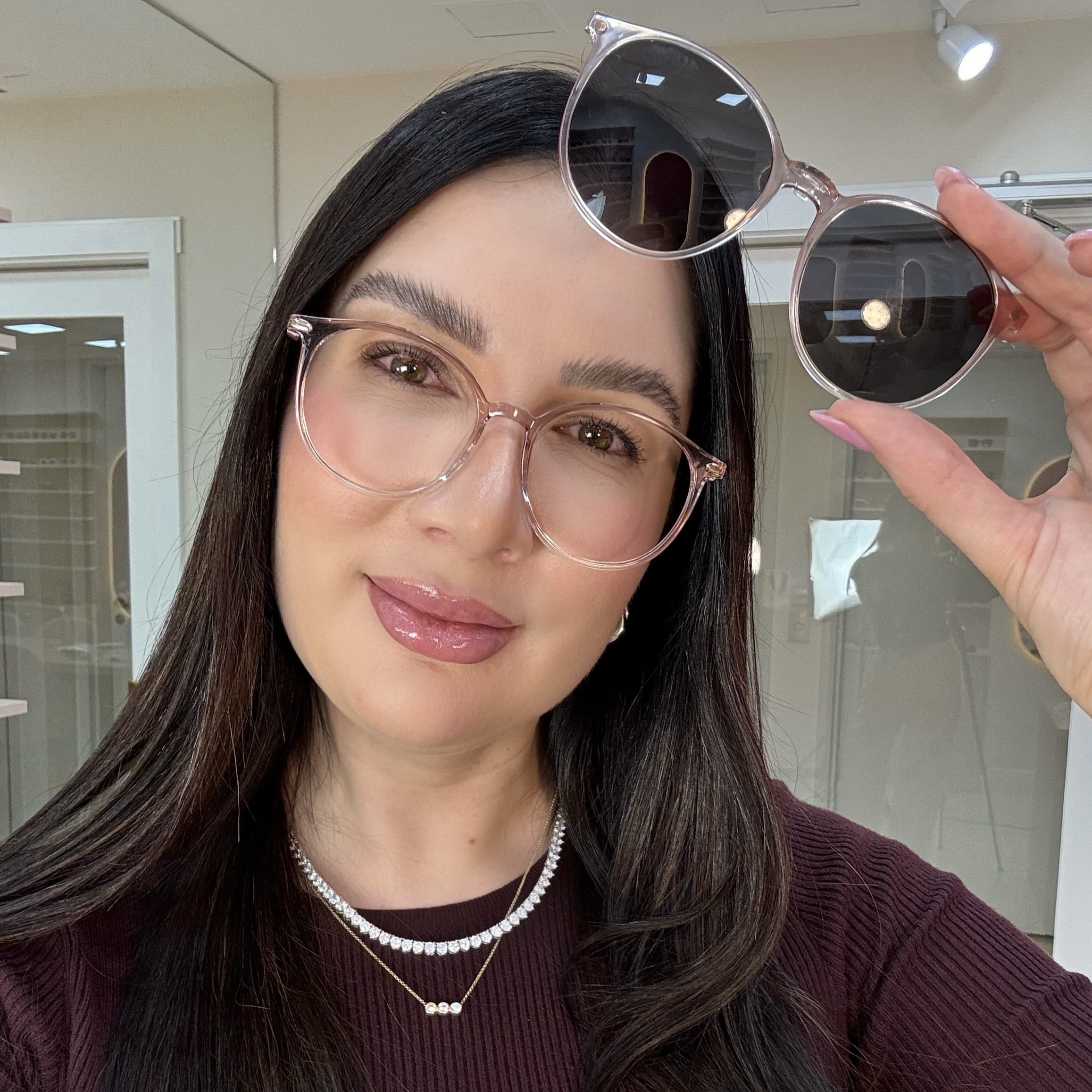files/oculos_de_grau_feminino_kessy_938_pro_transparente_rose_1.jpg