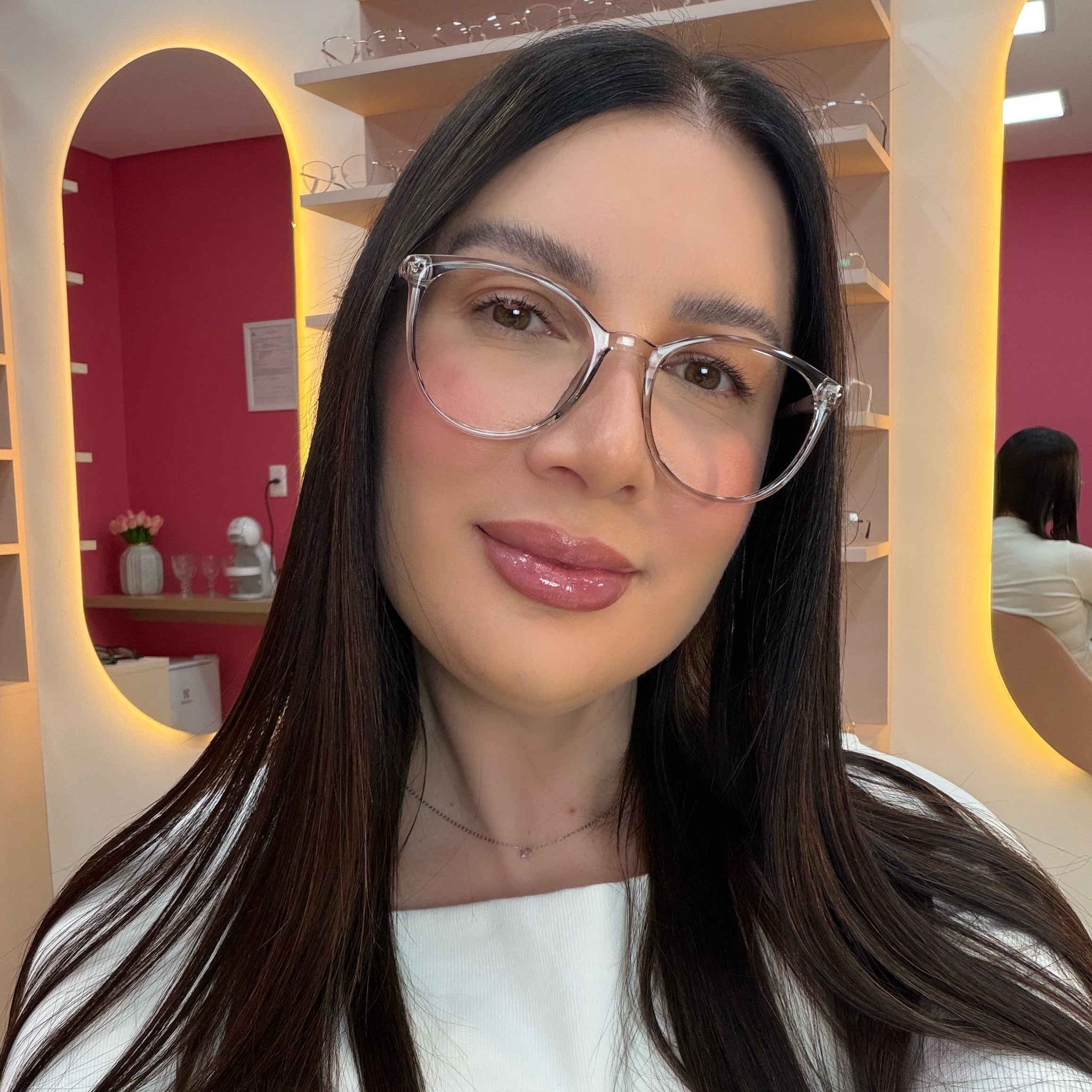 files/oculos_de_grau_kessy_136_transparente_marrom_rosto.jpg