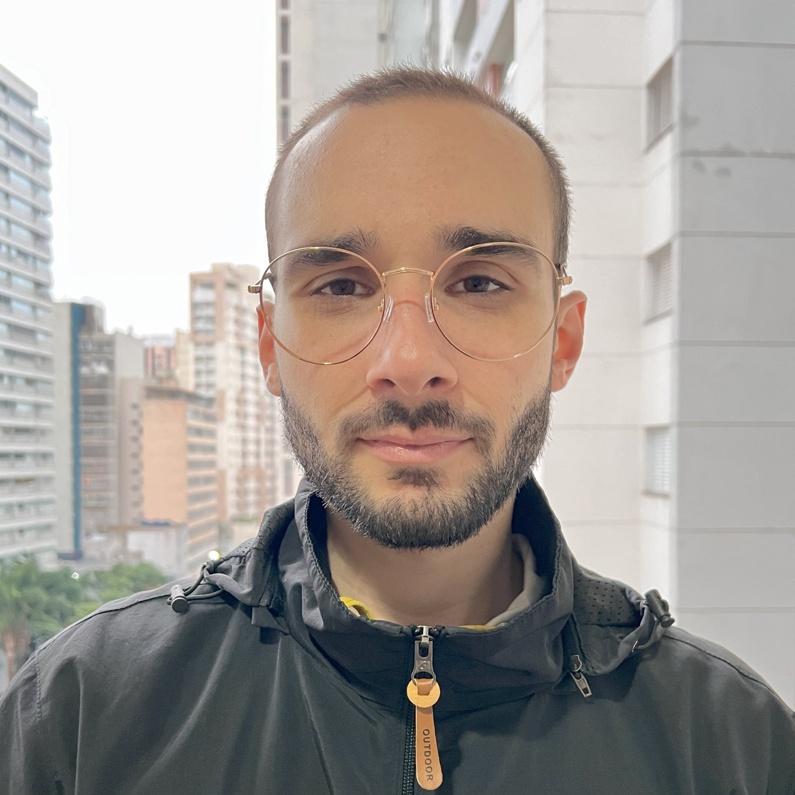 files/oculos_de_grau_kessy_153_dourado_rosto.jpg
