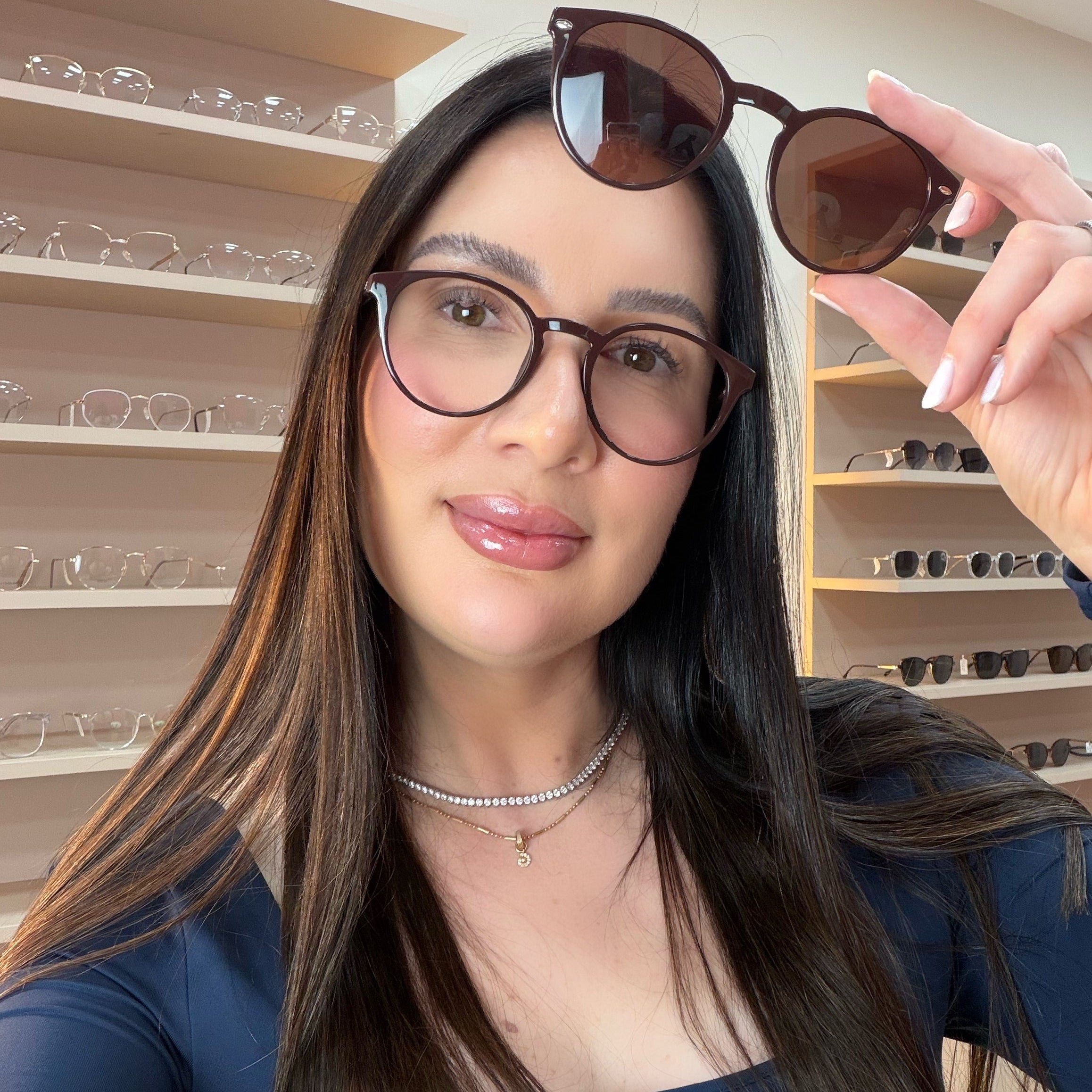 files/oculos_de_grau_kessy_190_marrom_rosto.jpg