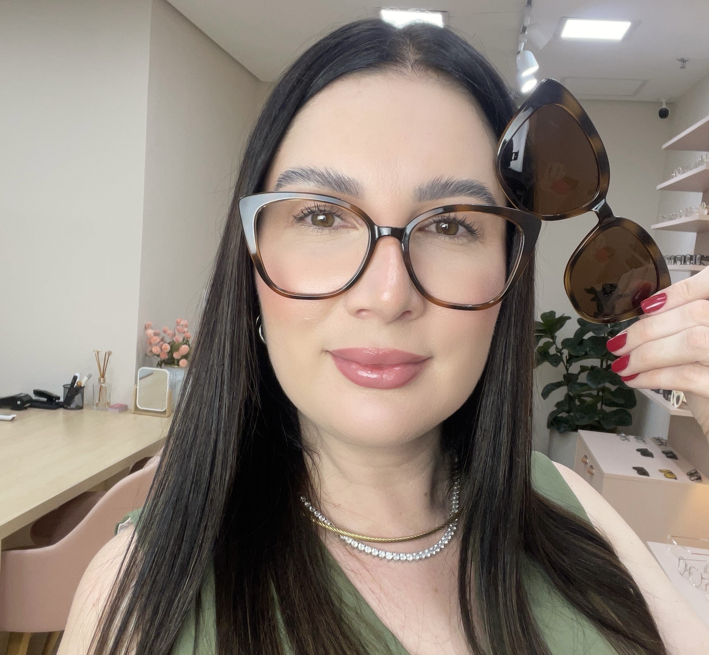 files/oculos_de_grau_kessy_303_demi_rosto_4d20523a-40b3-4ad0-a2b7-0549293c8e8f.jpg