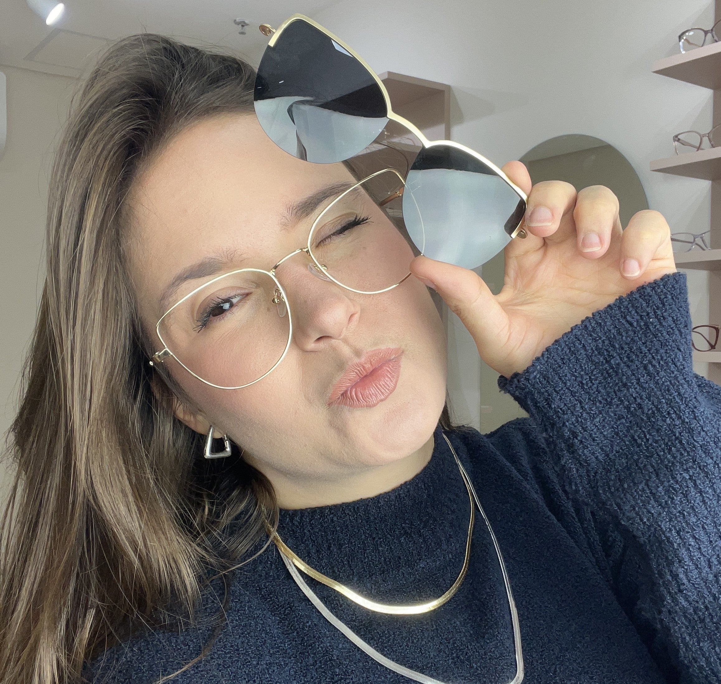 files/oculos_de_grau_kessy_315_clip_on_dourado_35d6a17f-cf99-4610-9feb-499aeba81de6.jpg