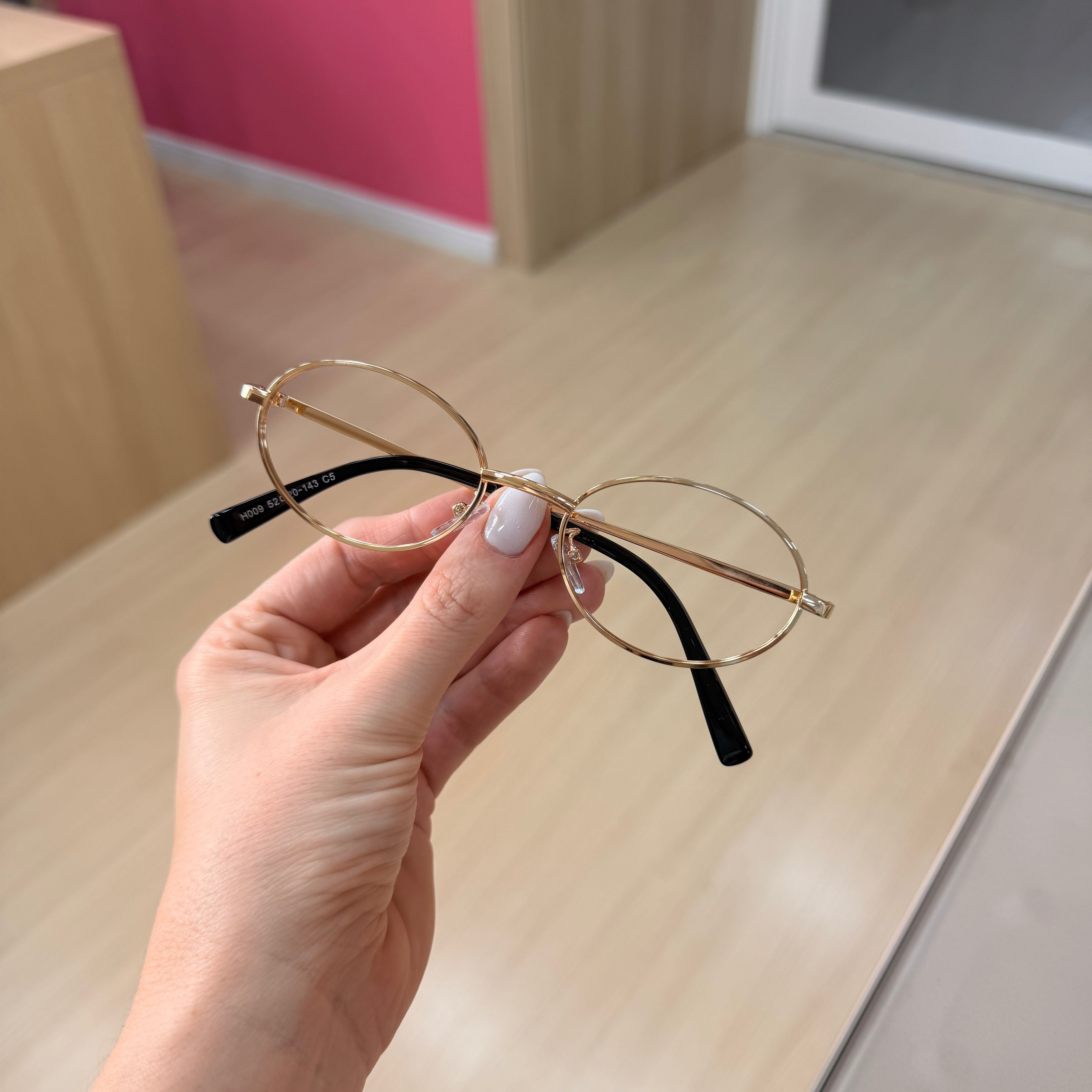 files/oculos_de_grau_kessy_347_dourado_preto.heic