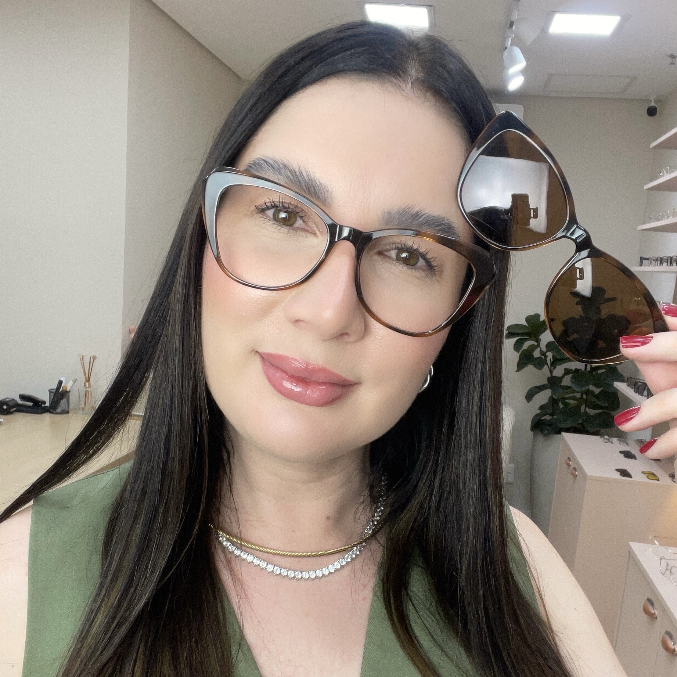 files/oculos_de_grau_kessy_391_demi_rosto_51603611-3a57-44f8-88f8-0c99199fc3a0.jpg