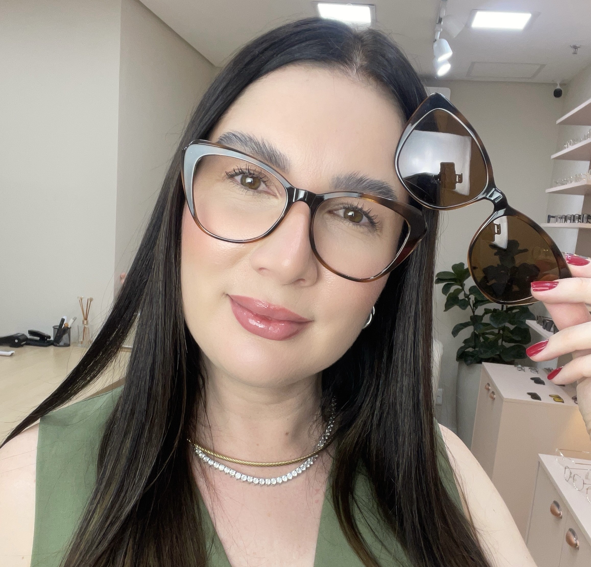 files/oculos_de_grau_kessy_391_demi_rosto_51603611-3a57-44f8-88f8-0c99199fc3a0.jpg