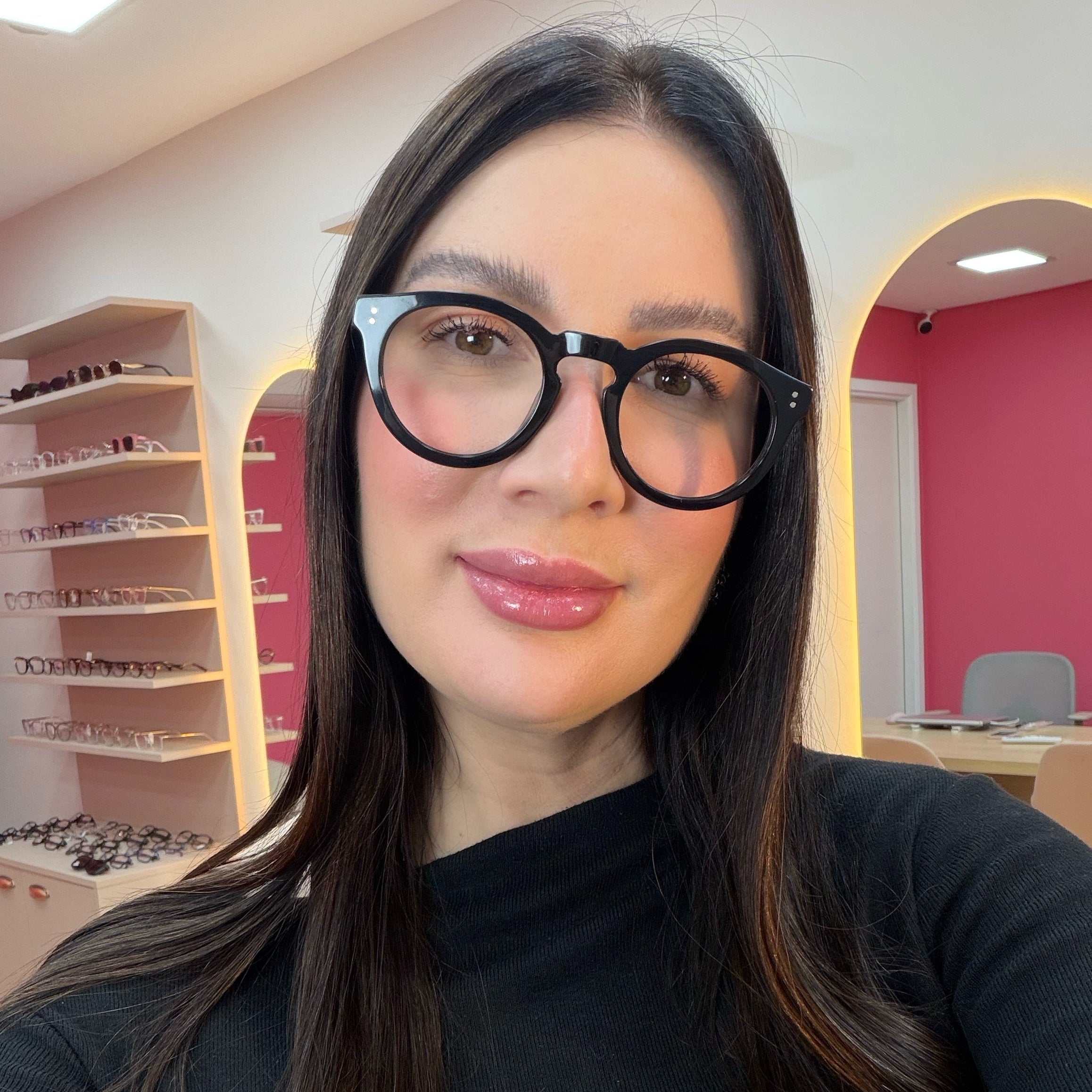 files/oculos_de_grau_kessy_411_preto_rosto.jpg