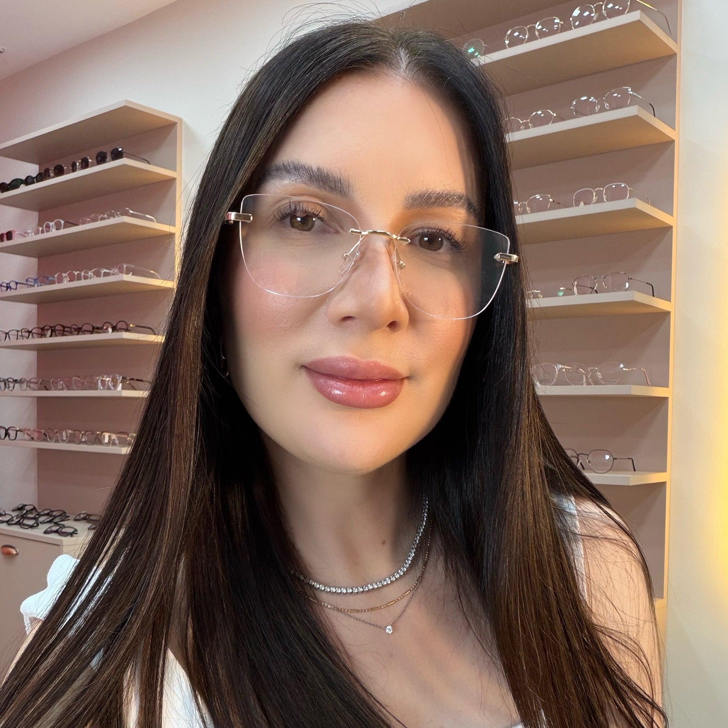 files/oculos_de_grau_kessy_485_dourado_2_rosto.jpg