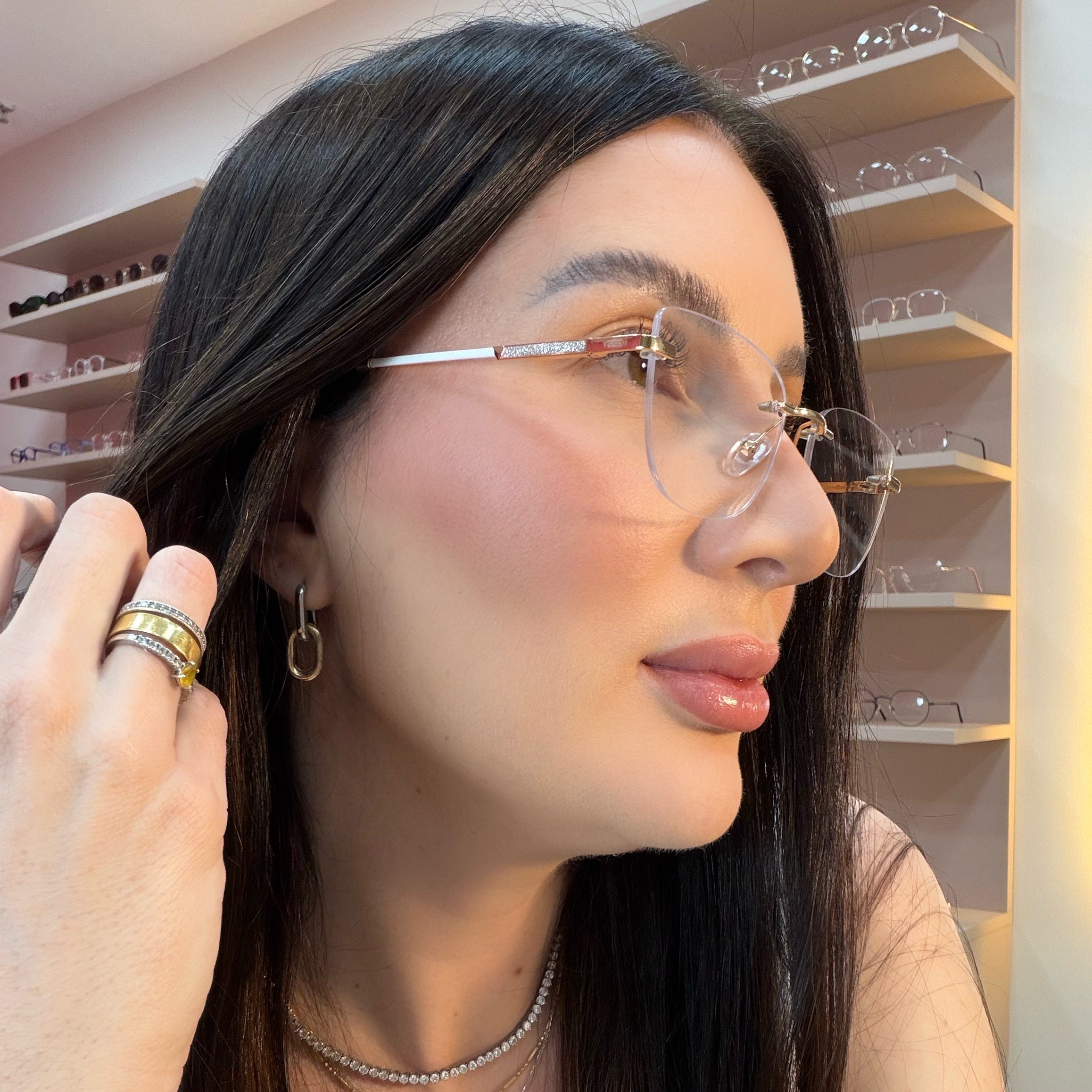 files/oculos_de_grau_kessy_485_dourado_branco_rosto.jpg