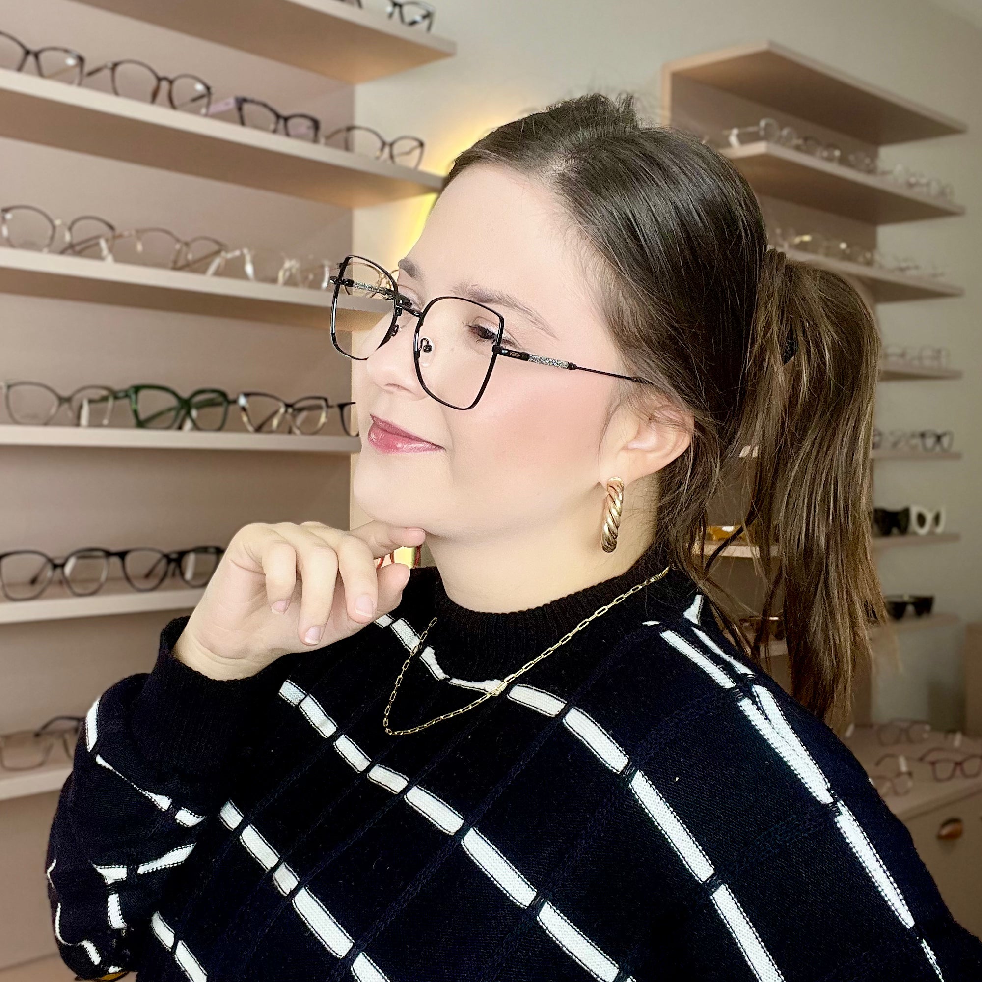 files/oculos_de_grau_kessy_488_preto_2d78216f-c9f2-4c2e-ba4b-24c314daae62.heic