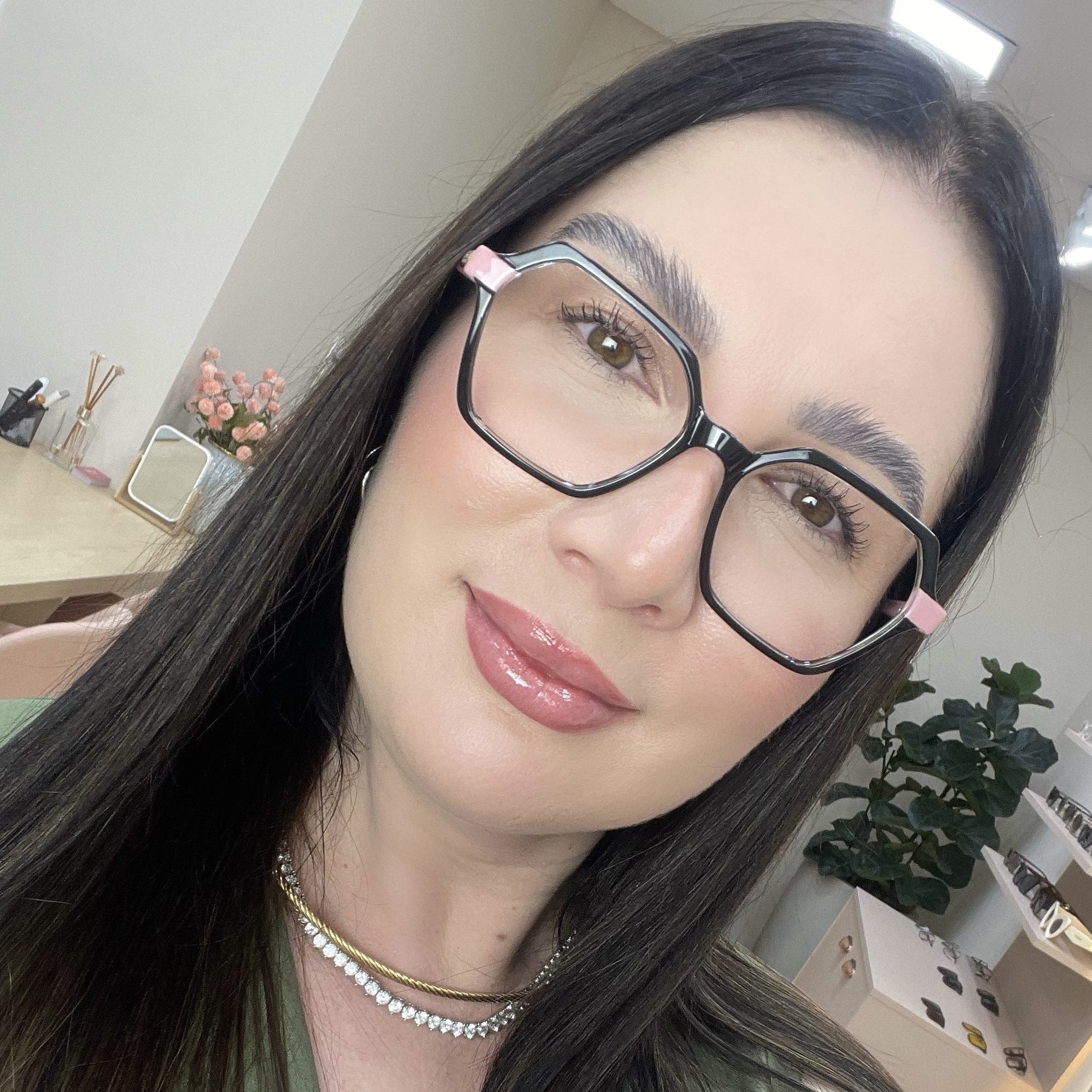 files/oculos_de_grau_kessy_707_preto_rose_degrade_rosto.jpg