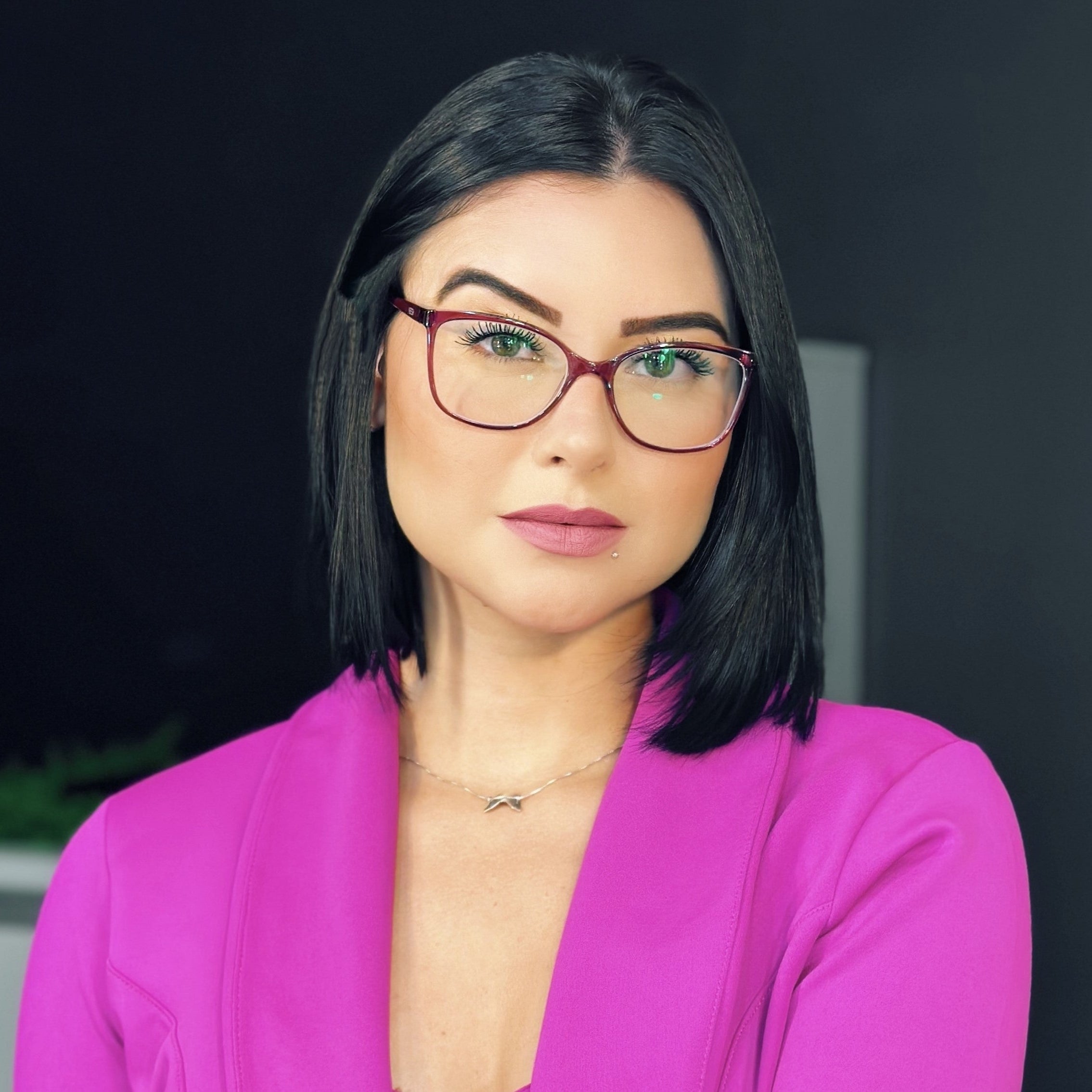 files/oculos_de_grau_kessy_910_vinho_rosto_a057586f-7f05-446c-bed7-e1cd16d2b138.jpg