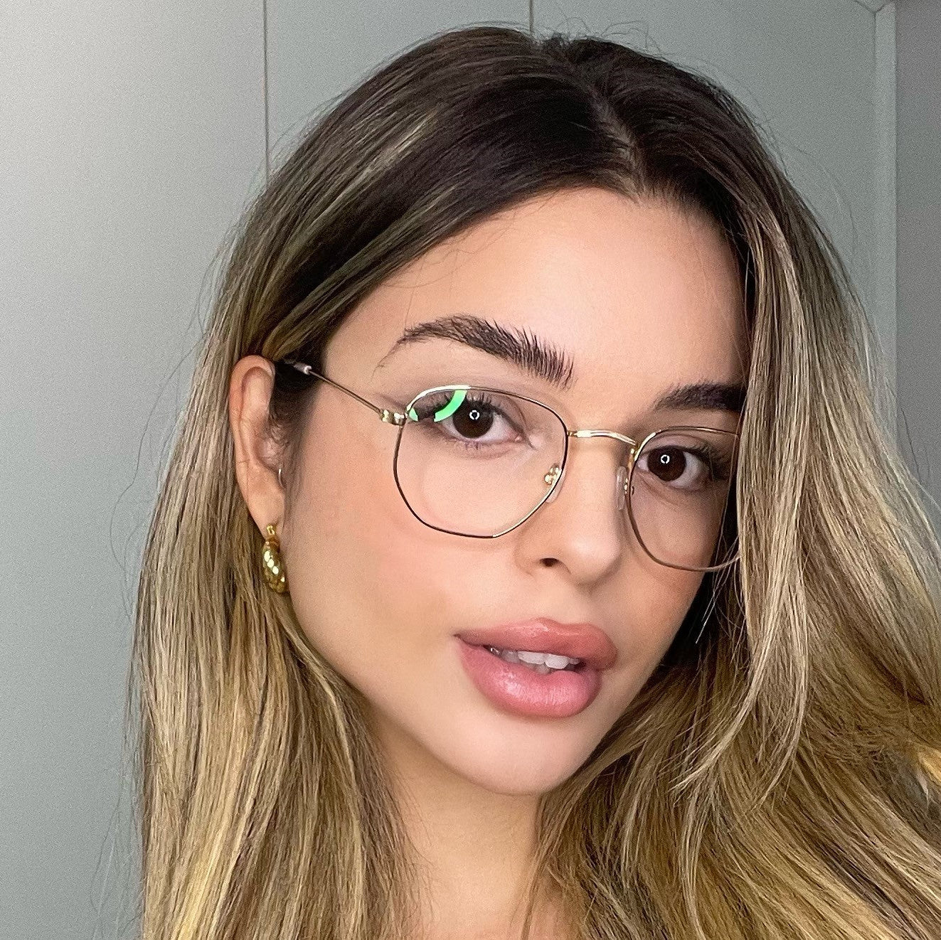 files/oculos_de_grau_kessy_955_dourado_rosto.jpg
