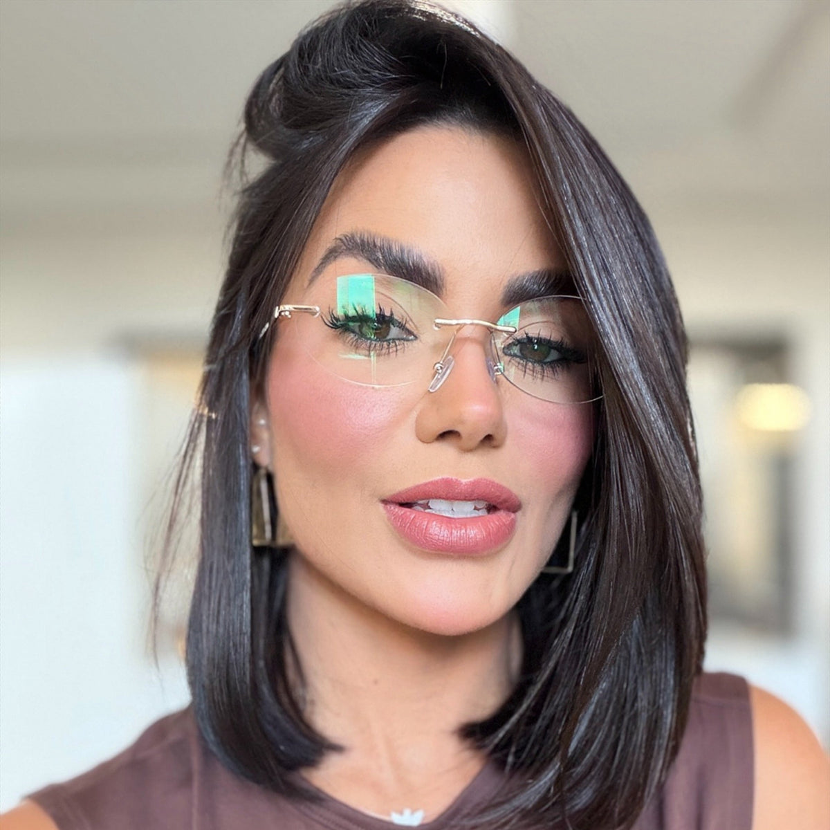 files/oculos_de_grau_kessy_feiminino_489_dourado_demi_rosto_Joyce.jpg