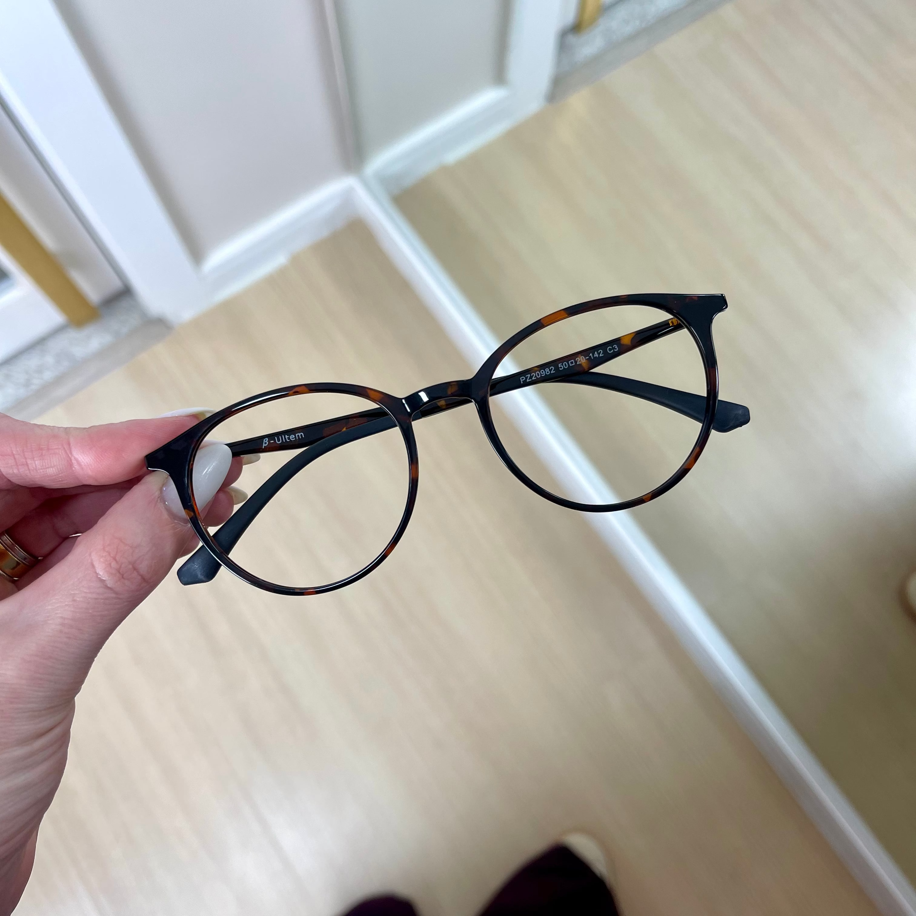 files/oculos_de_grau_kessy_feminino_193_demi_1.heic