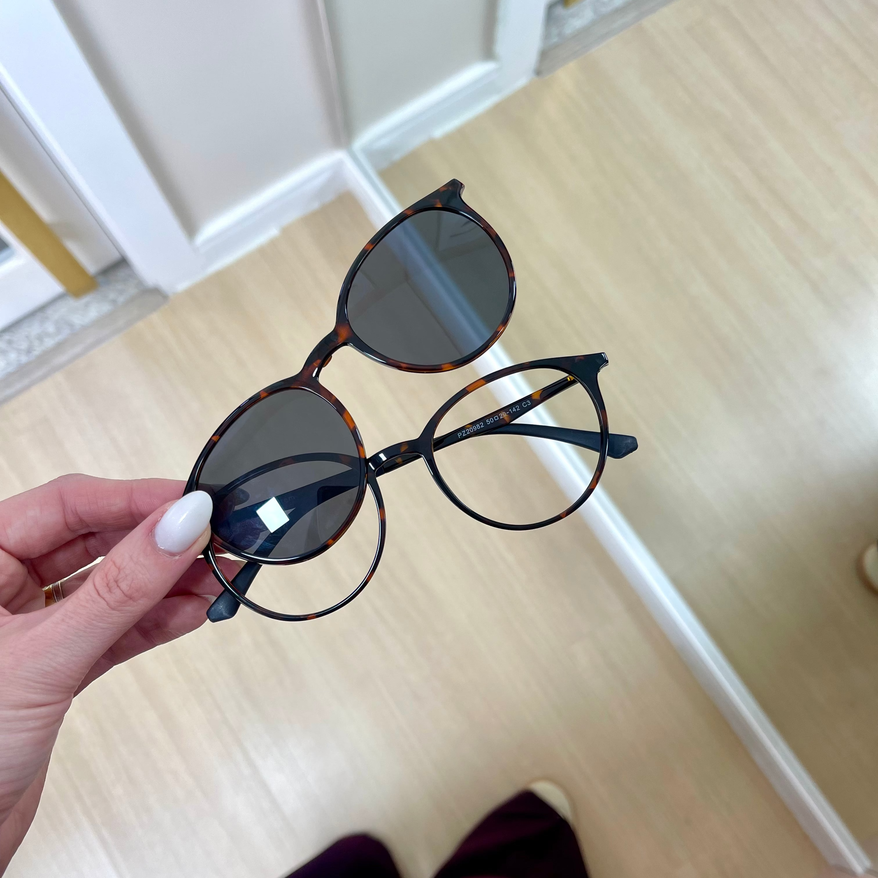 files/oculos_de_grau_kessy_feminino_193_demi_2.heic