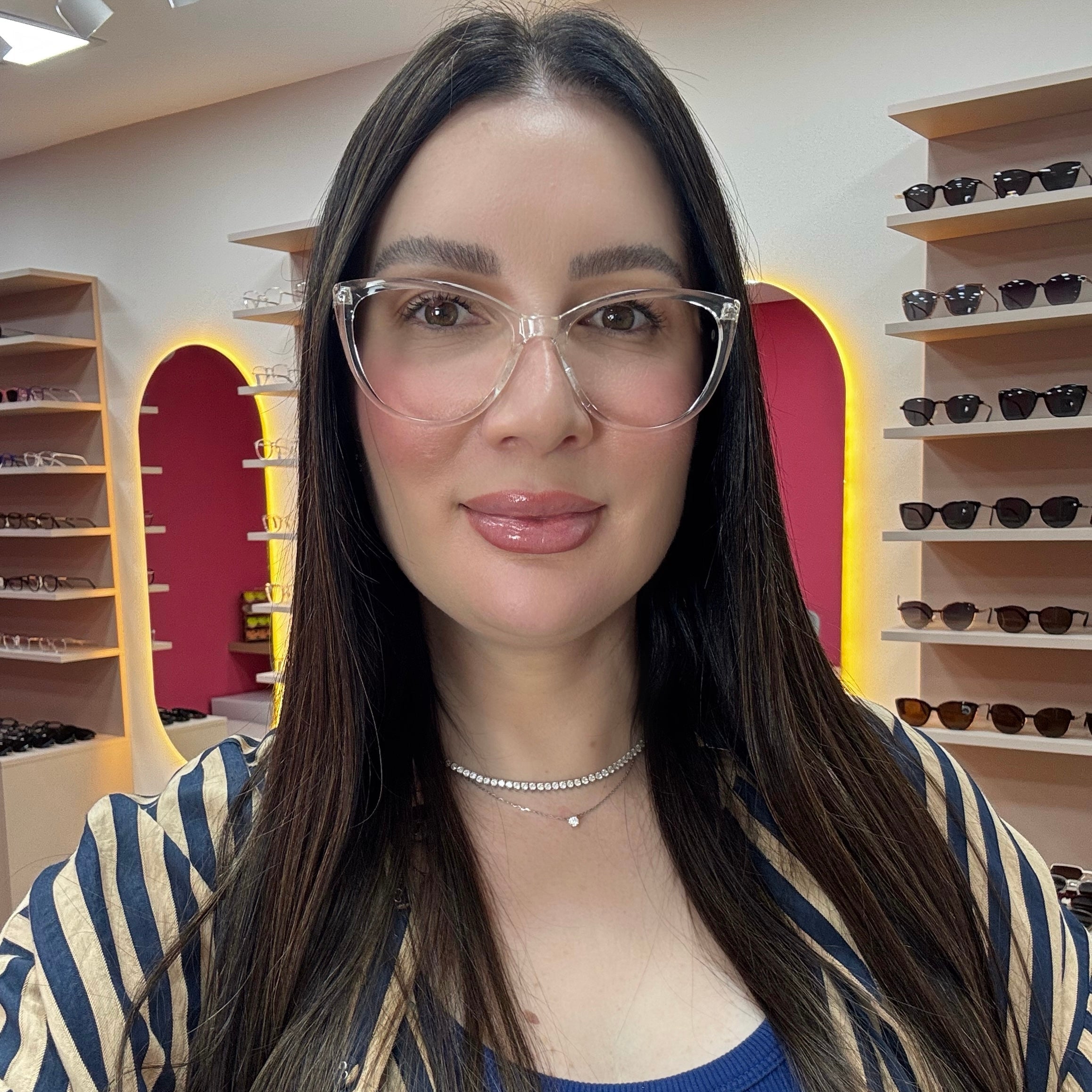 files/oculos_de_grau_kessy_feminino_270_transparente.jpg