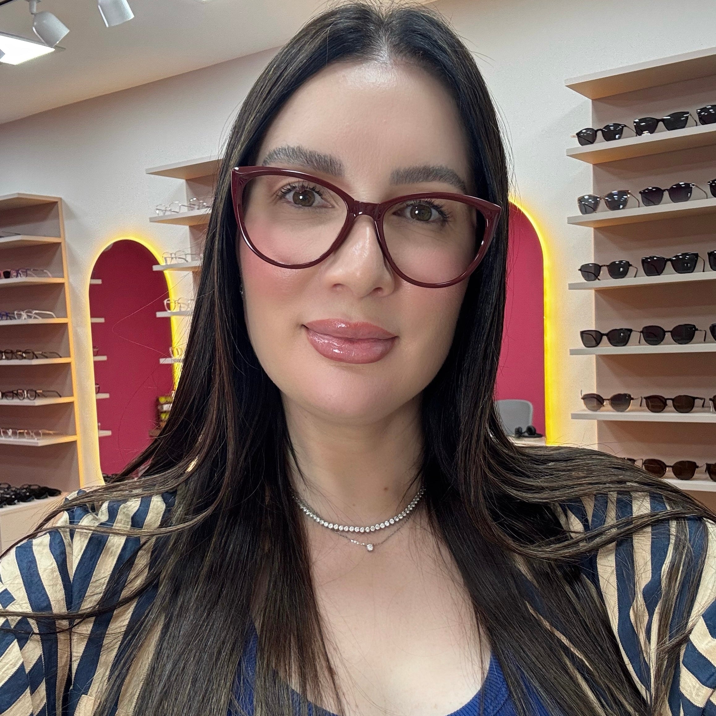 files/oculos_de_grau_kessy_feminino_270_vinho.jpg