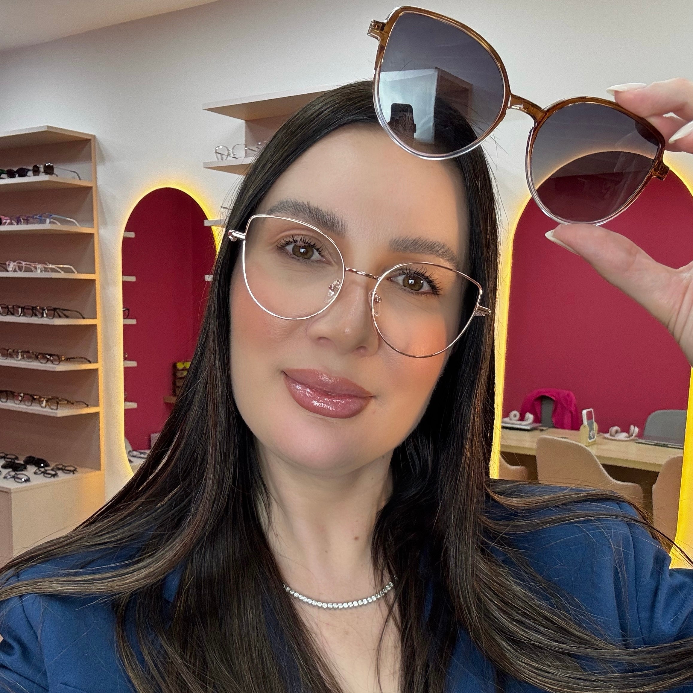 files/oculos_de_grau_kessy_feminino_332_rose_rosto.jpg