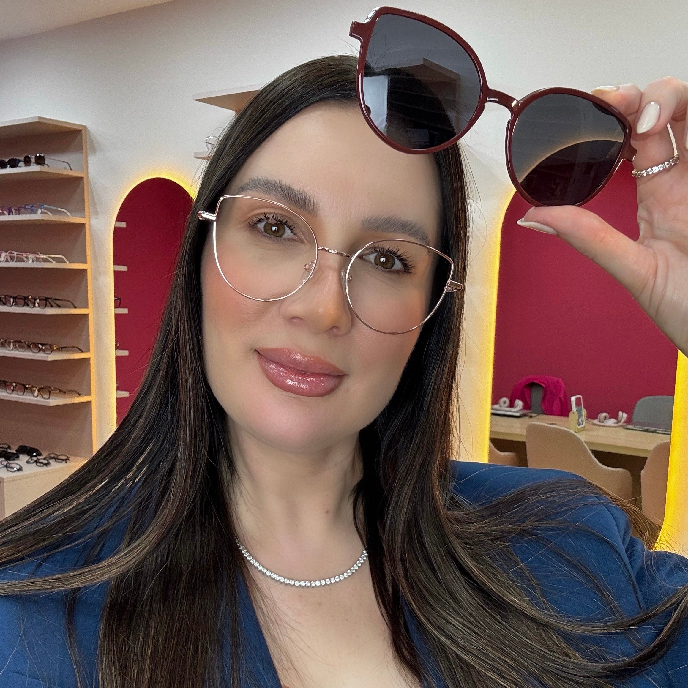 files/oculos_de_grau_kessy_feminino_332_rose_vinho_rosto.jpg