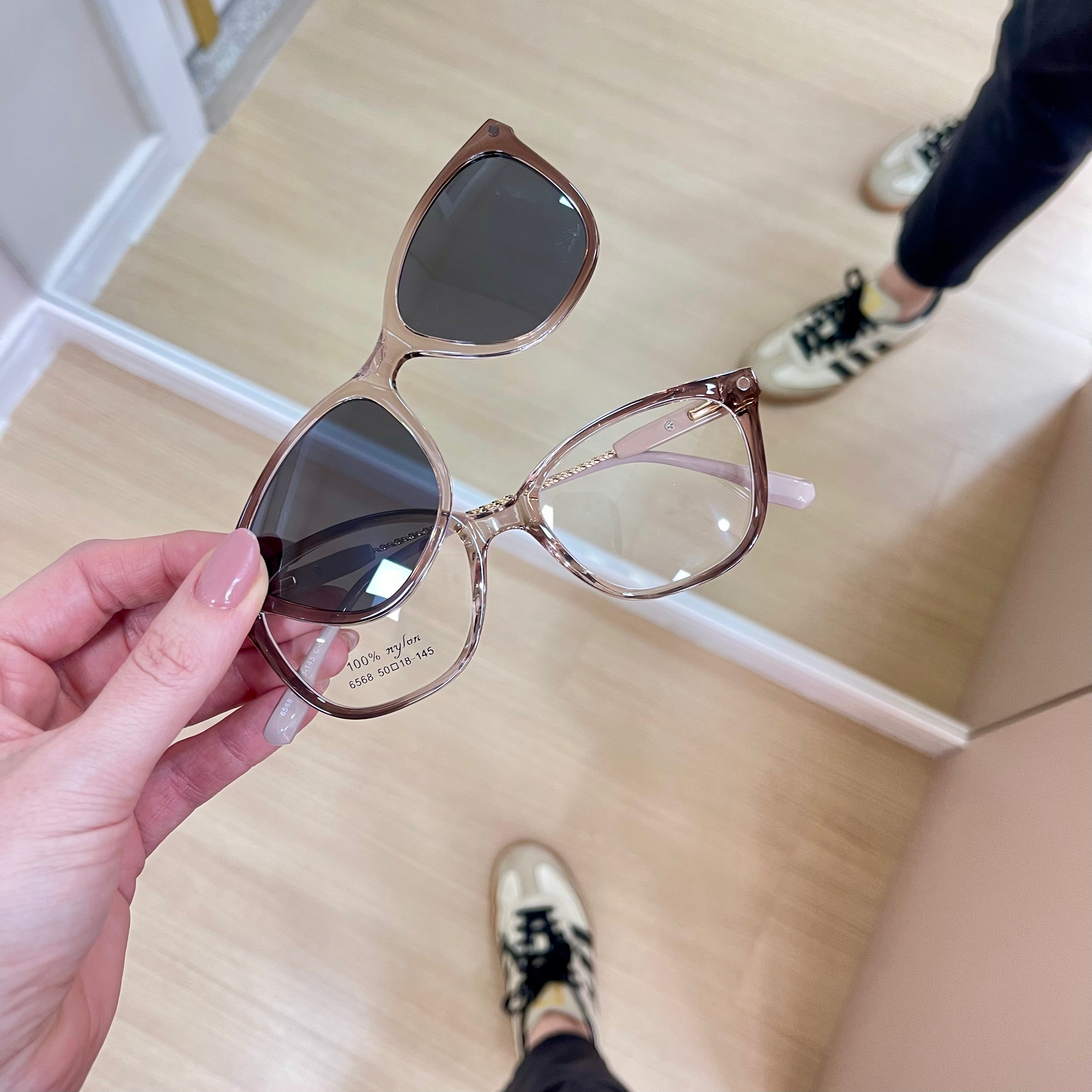 files/oculos_de_grau_kessy_feminino_333_marrom_degrade.heic