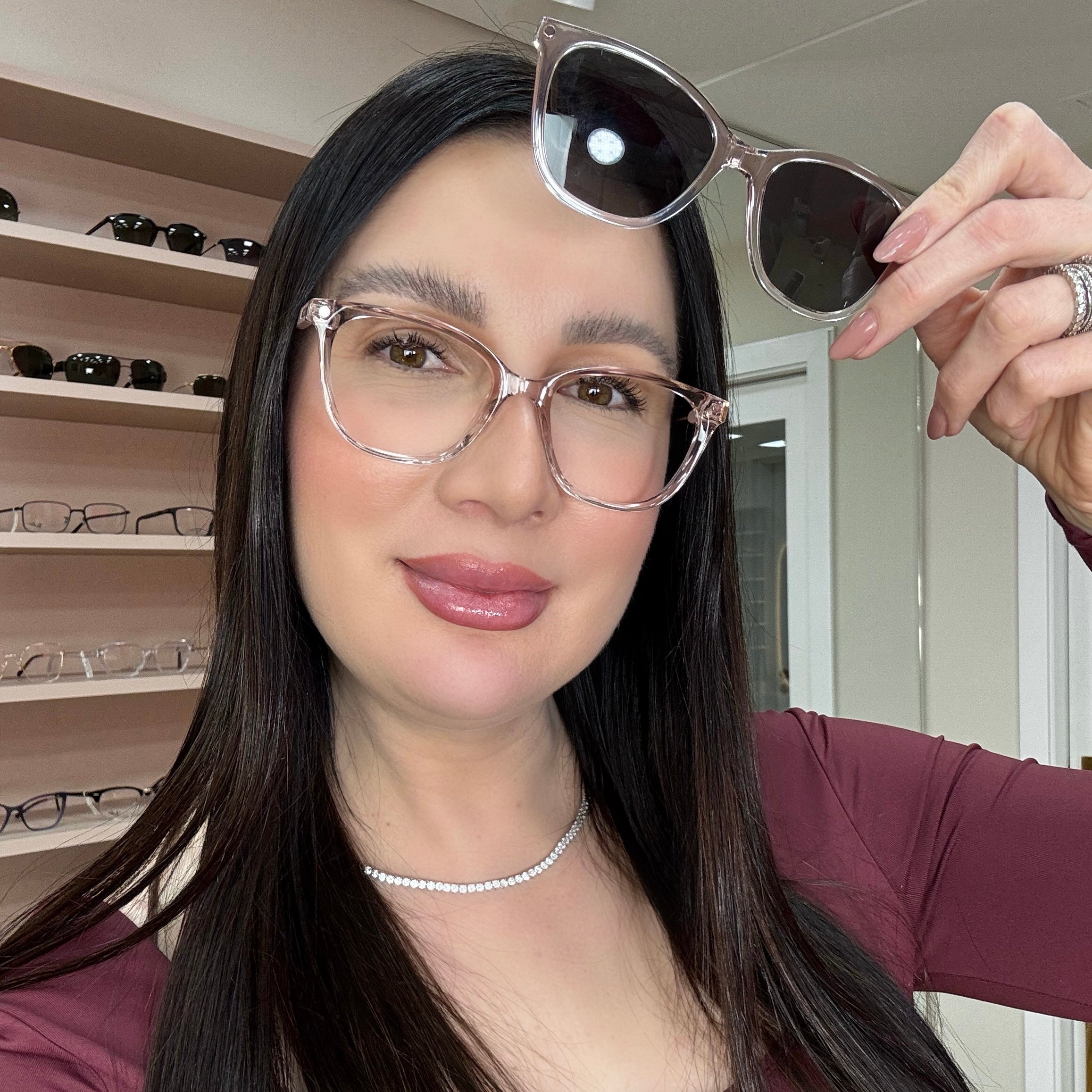 files/oculos_de_grau_kessy_feminino_333_transparente_rose_rosto.jpg