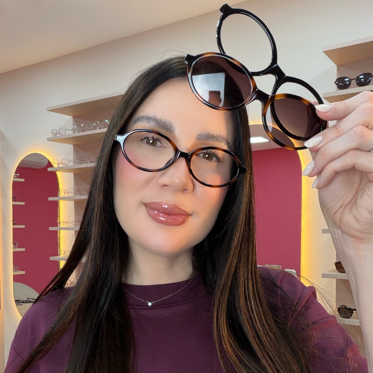 files/oculos_de_grau_kessy_feminino_342_demi_rosto.jpg