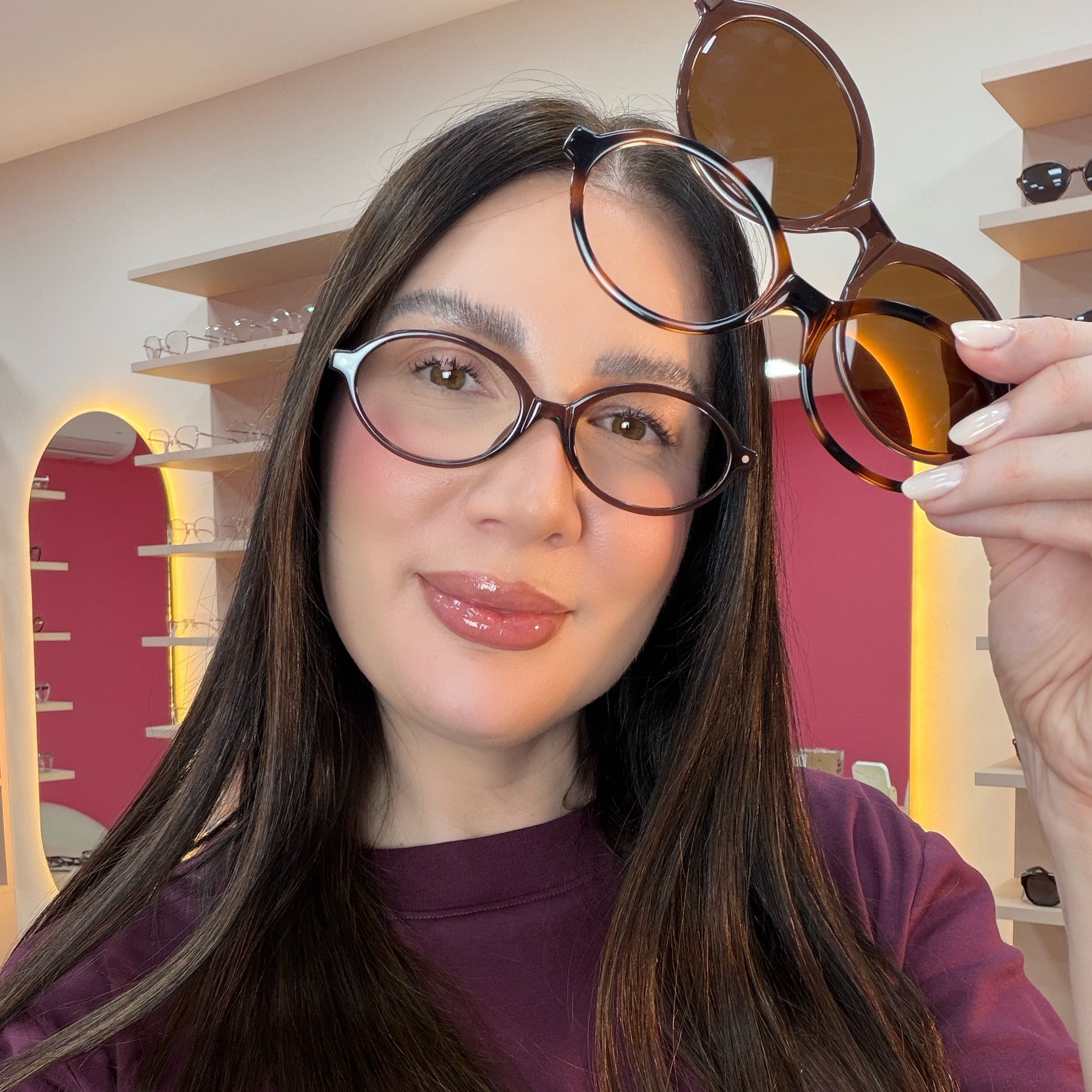 files/oculos_de_grau_kessy_feminino_342_marrom_rosto_ketlin.jpg