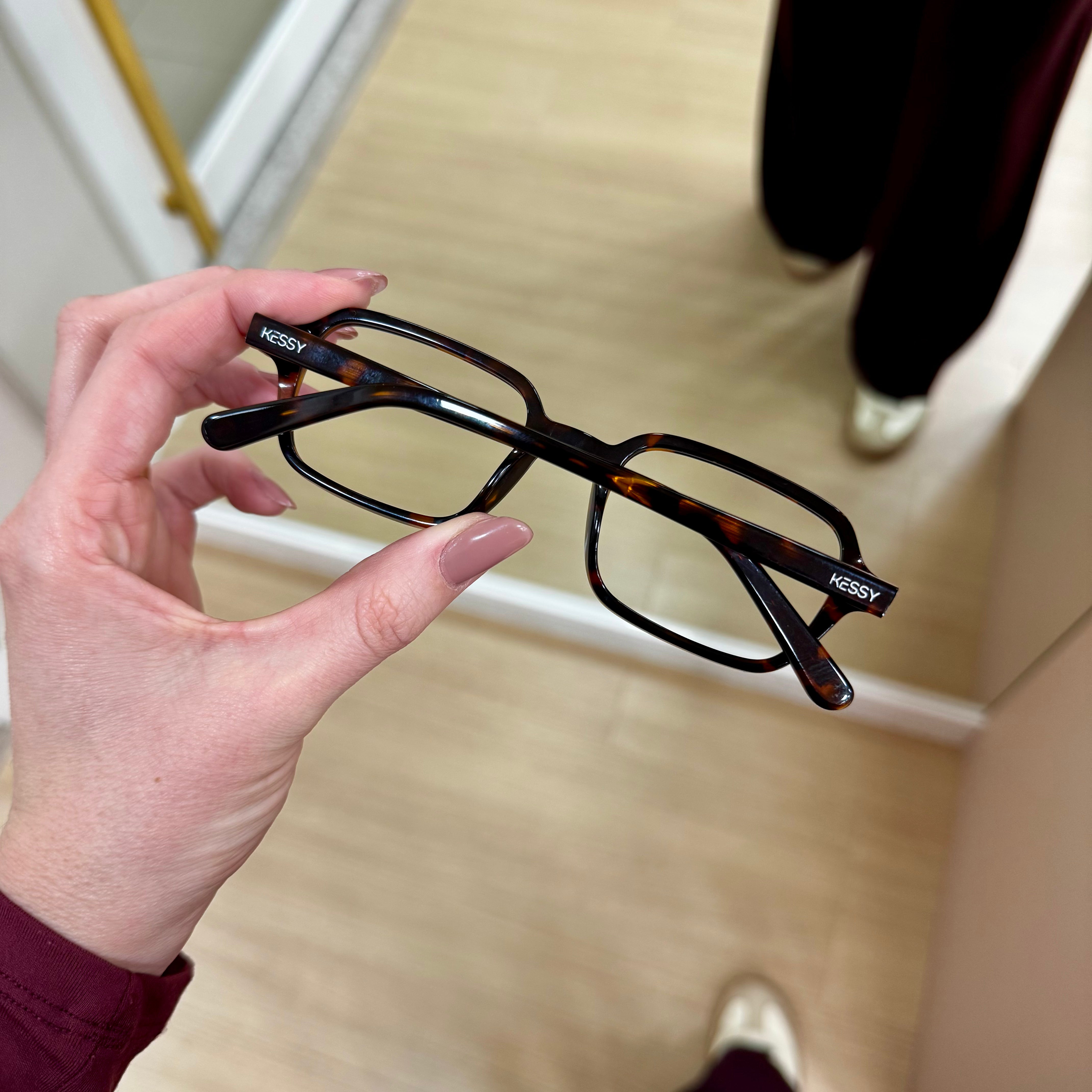files/oculos_de_grau_kessy_feminino_346_demi_e7d604e8-e8f8-42aa-b030-2cc7130bda36.heic