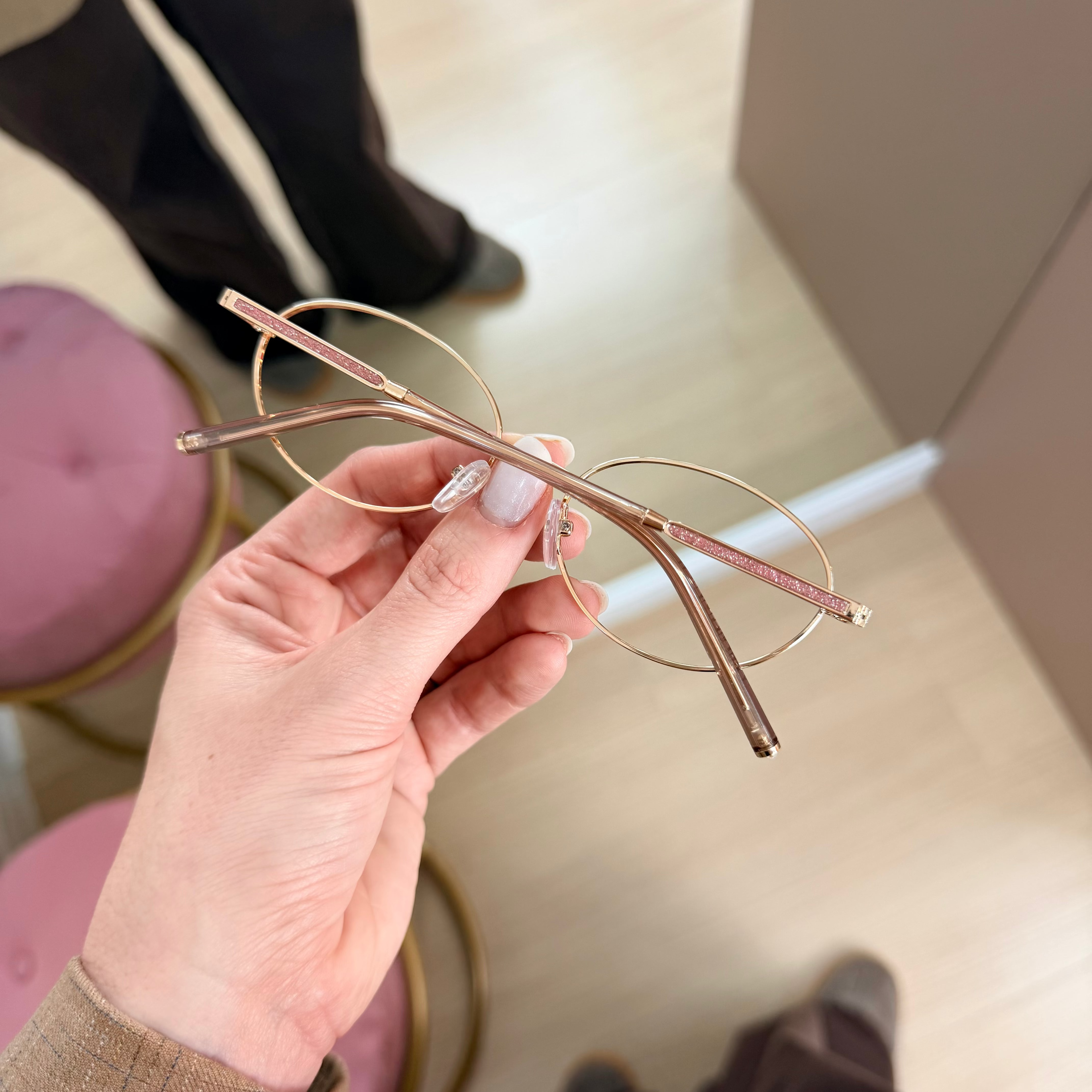 files/oculos_de_grau_kessy_feminino_348_dourado.heic